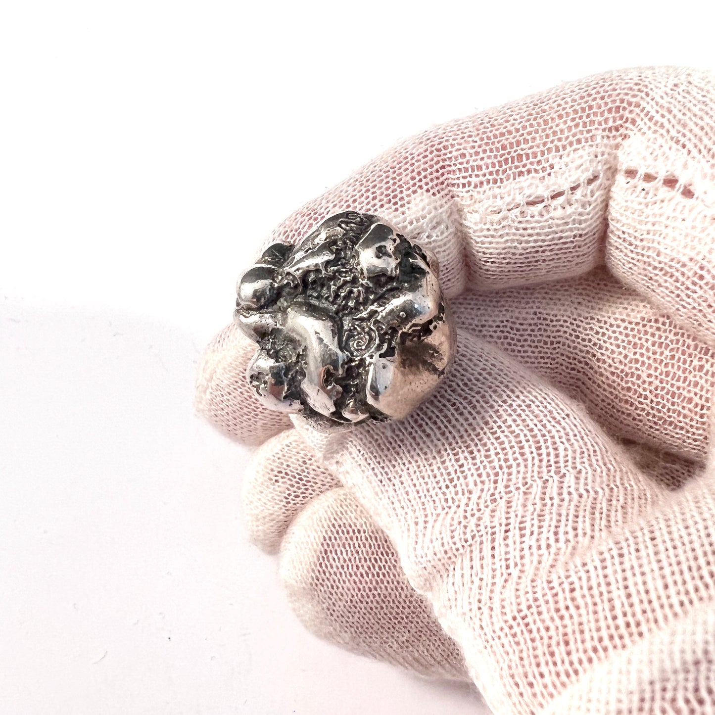 Martti Viikinniemi, Finland 1970. Vintage Brutalist Bold Solid Silver Ring.