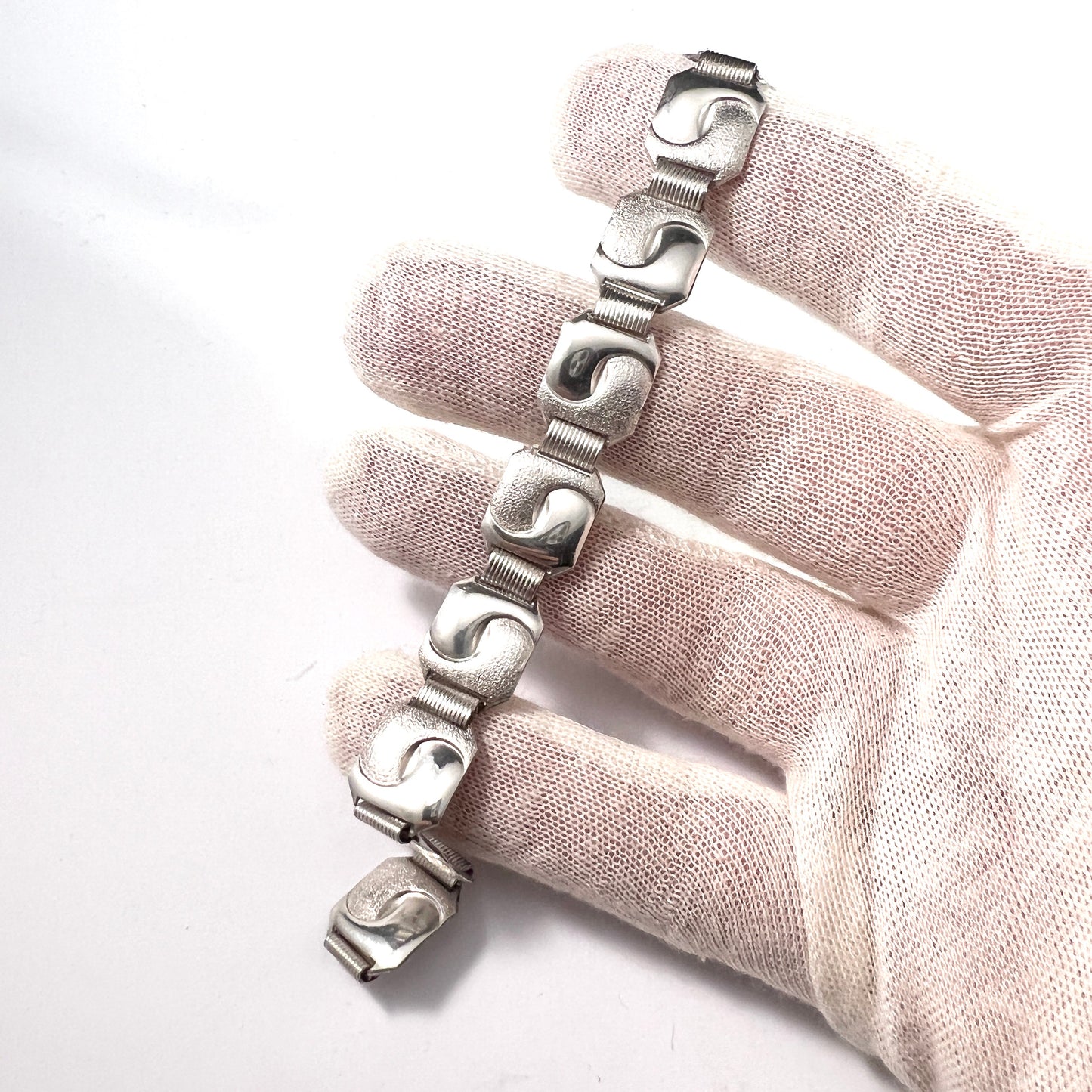 Konrad Wolff, Finland 1938. Vintage Solid Silver Bracelet.