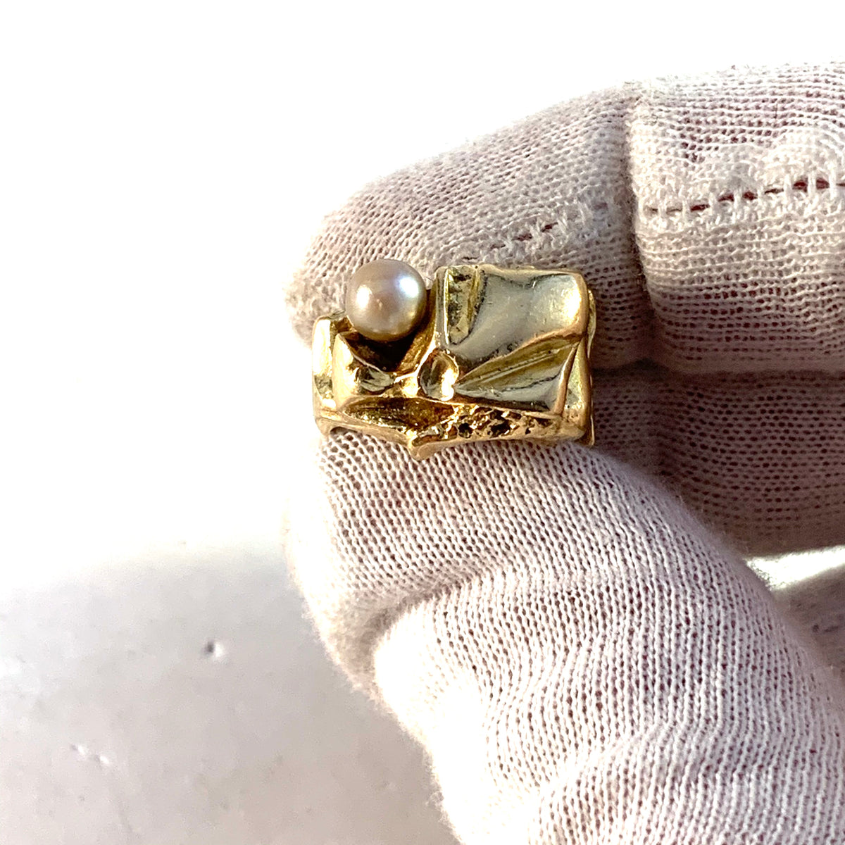 ビョルン・ヴェクストロム ラッポニア フィンランド 1970 デザイン ウッコシェルミ 18K ゴールド養殖真珠リング。