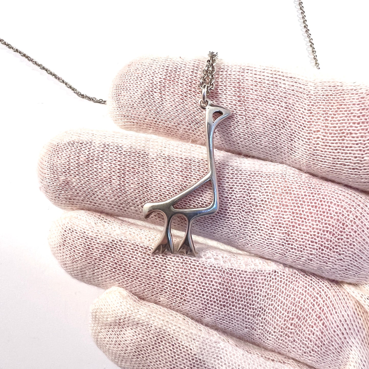 フィンランド、INARI。ヴィンテージ スターリング シルバーの鳥のペンダント ネックレス。