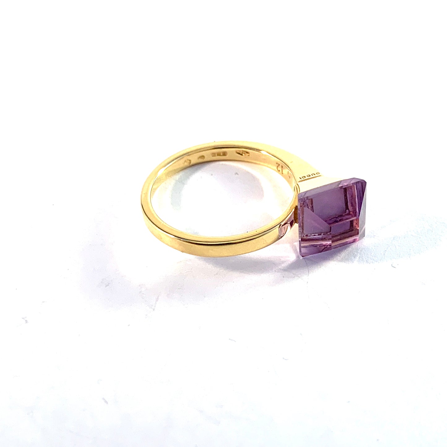 GUCCI, Design Chiodo. 18k Gold Amethyst Ring. Boxed.
