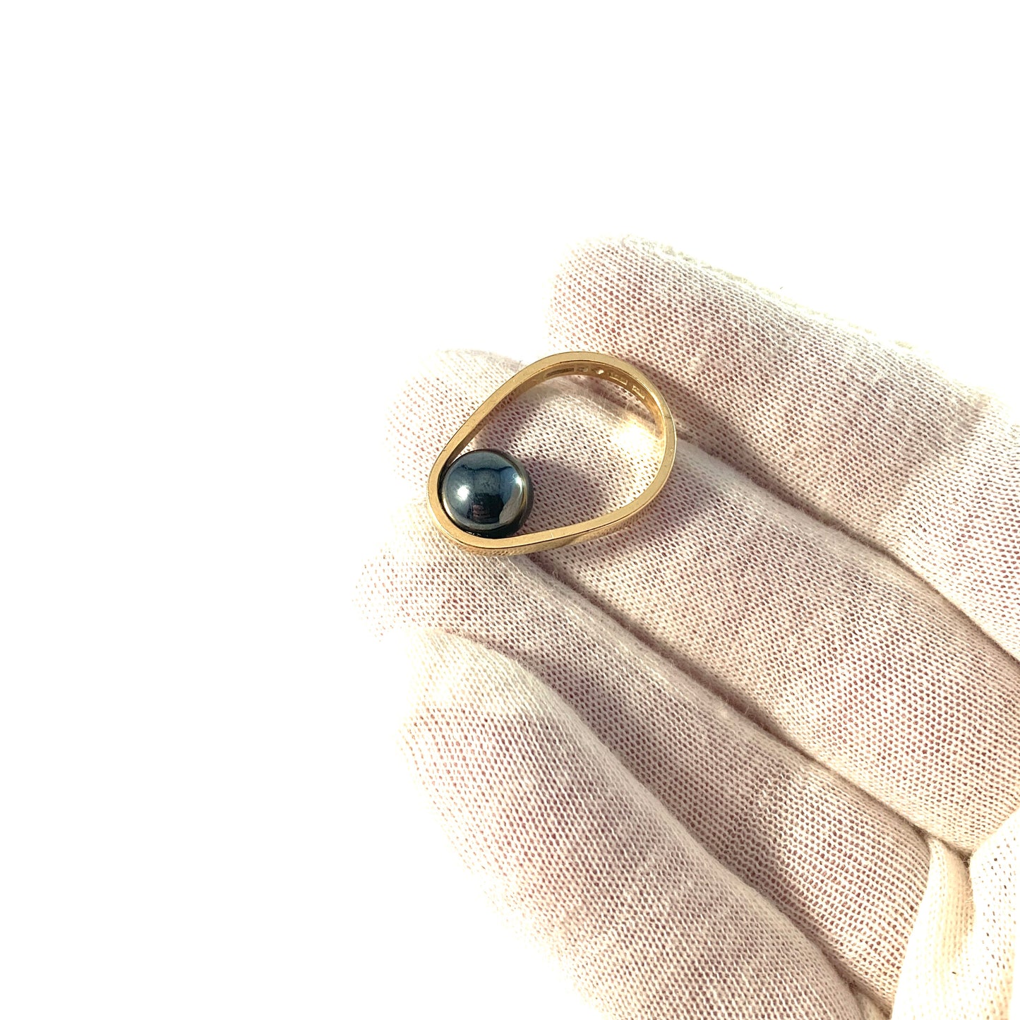 Alton, Sweden 1975. Vintage 18k Gold Hematite Ring.