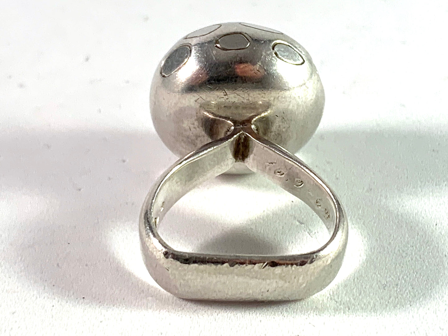 Jan Lundgren、スウェーデン、1968 年、スターリング シルバーのスペース エイジ モダニスト リング。署名入り。