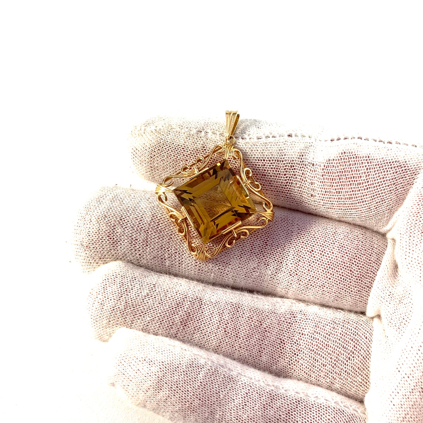 Stigbert for Heribert Engelbert, Stockholm 1947. Mid Century 18k Gold Citrine Pendant.
