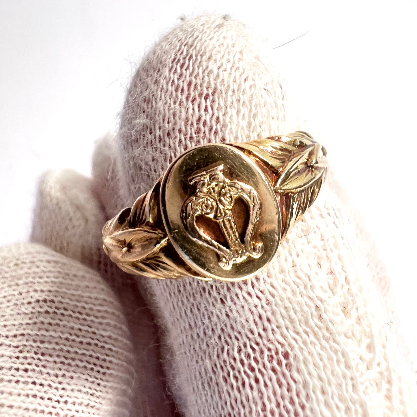 ローランド・メリン、フィンランド、1860 年。アンティーク ビクトリア朝 18k ゴールド リング。