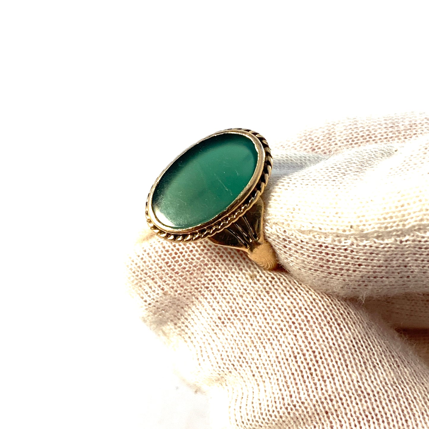Hugo Olsson, Sweden 1936. 18k Gold Forest Green Paste Stone Ring.