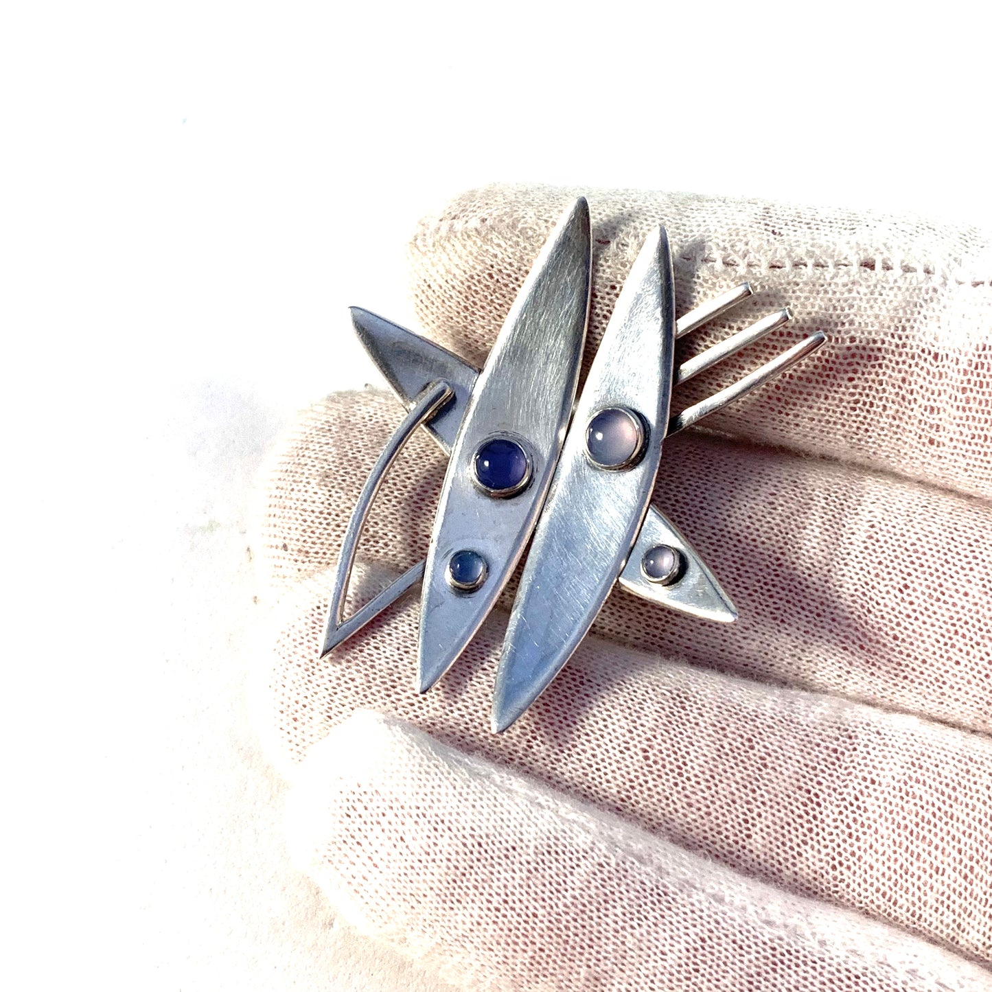 Ge-Kå G Kaplan, Sweden 1956 Mid Century Modern Sterling Silver Chalcedony Brooch. Signed.