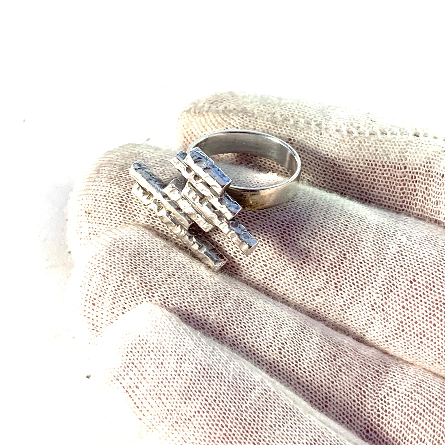 Gun Byström, Sweden c 1979 Modernist Sterling Silver Ring.