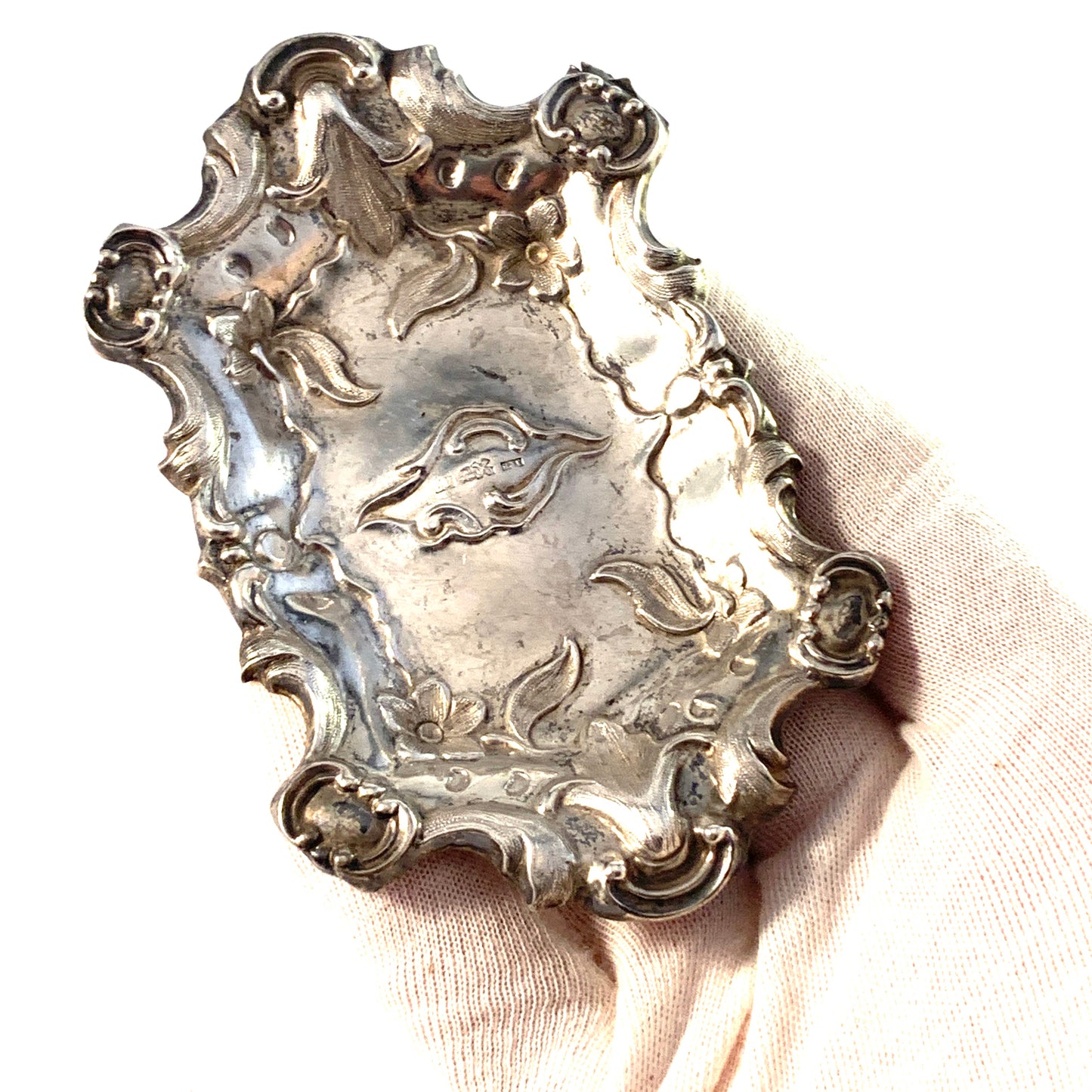 JPE、スウェーデン、1855年。ビクトリア朝のスターリングシルバーの小物入れ、針、ジュエリートレイ