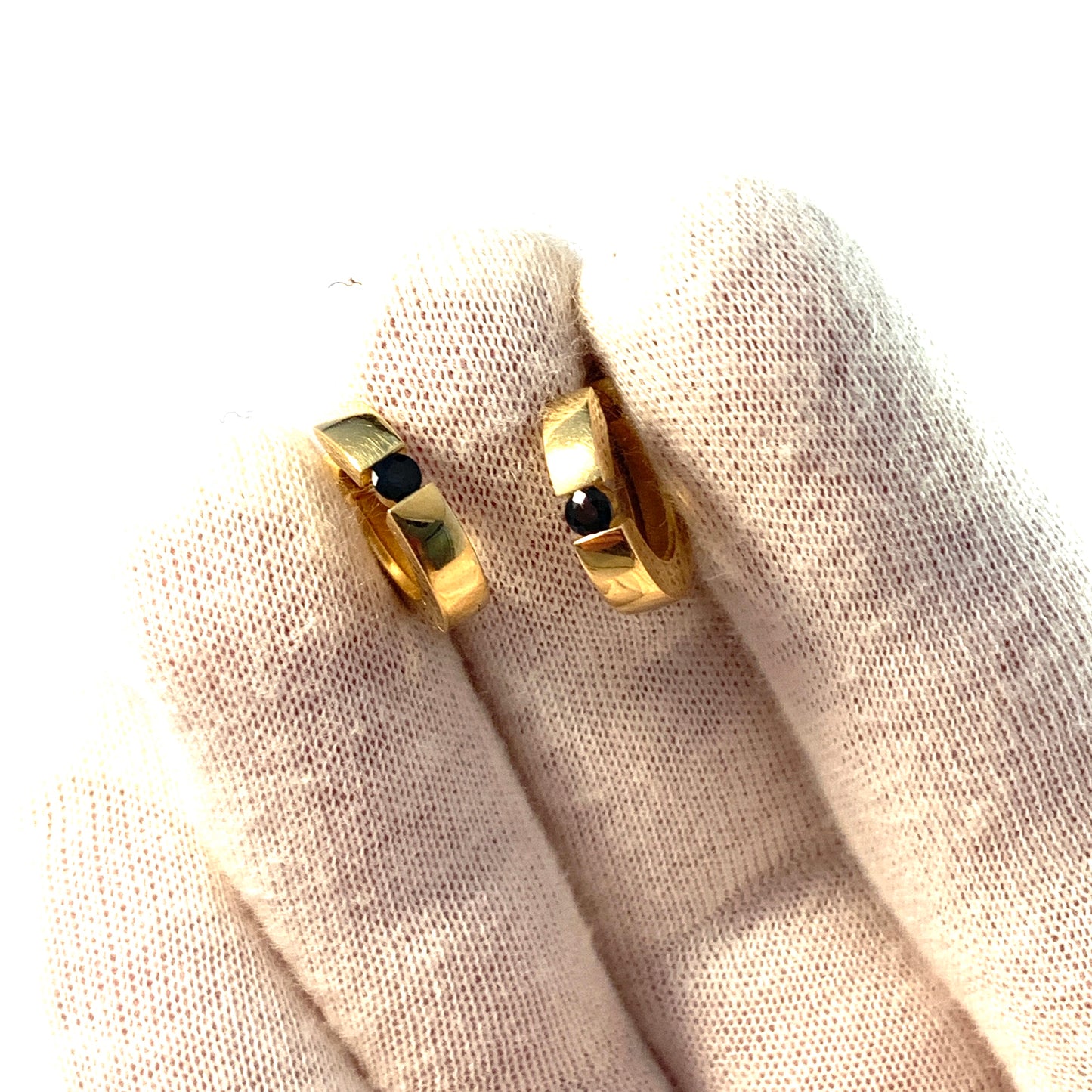 Sweden / Italy. Vintage 18k Gold Dark Blue Sapphire Hinged Huggie Earrings.