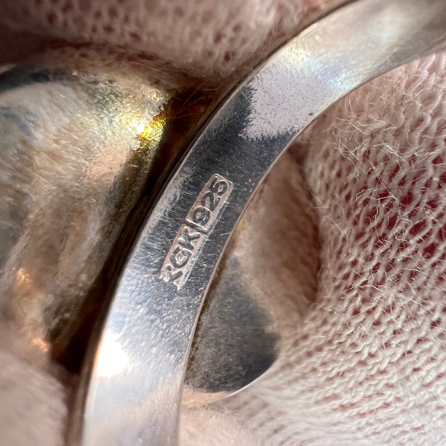 Maker KGK, Finland. Vintage Sterling Silver Spectrolite Ring.