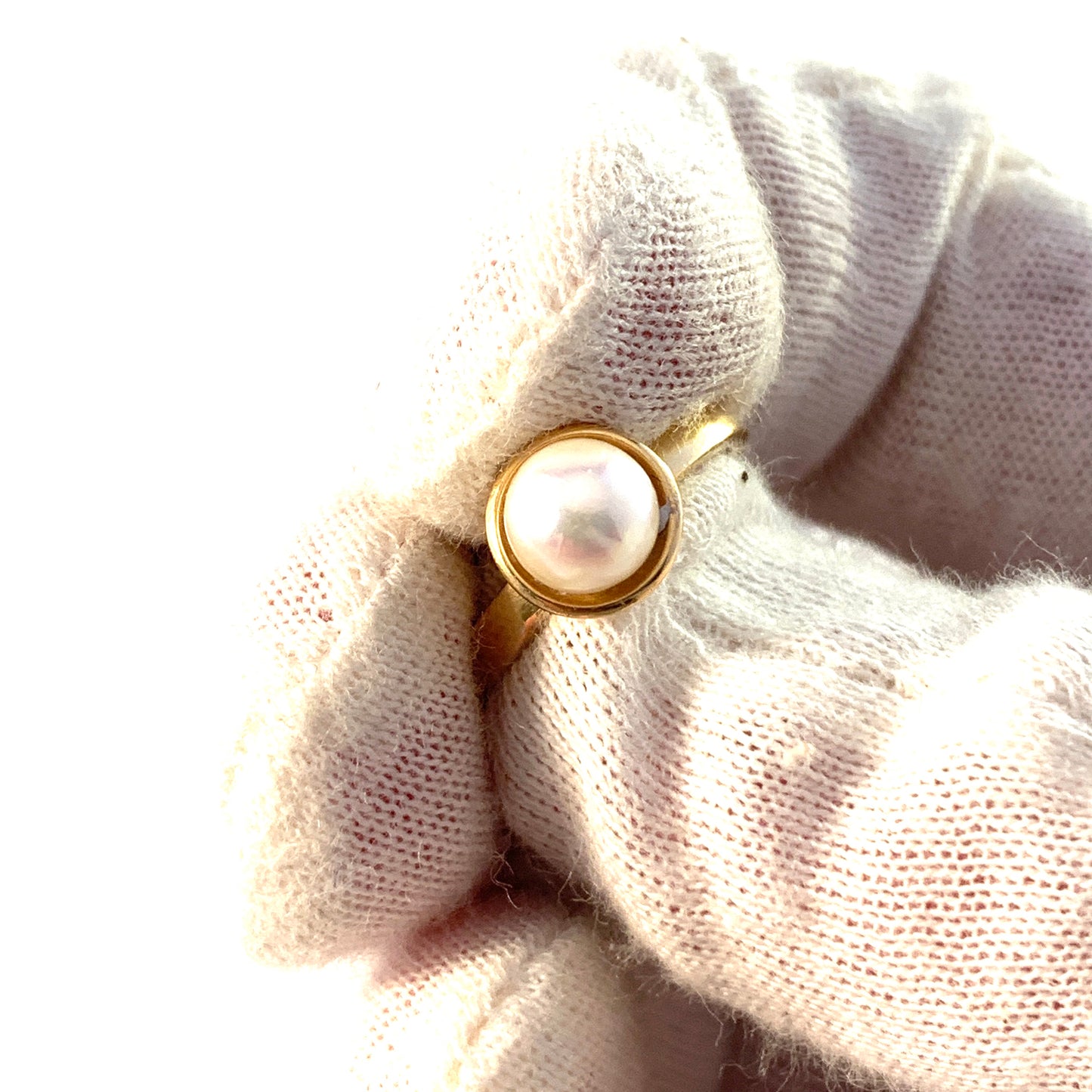 Atelje Candra、スウェーデン、1967 年。ヴィンテージ 18K ゴールド養殖真珠リング。