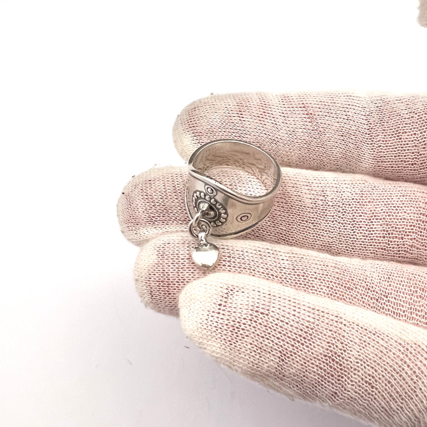 Kalevala Koru, Finland 1985. Vintage Sterling Silver Heart Charm Love Ring.