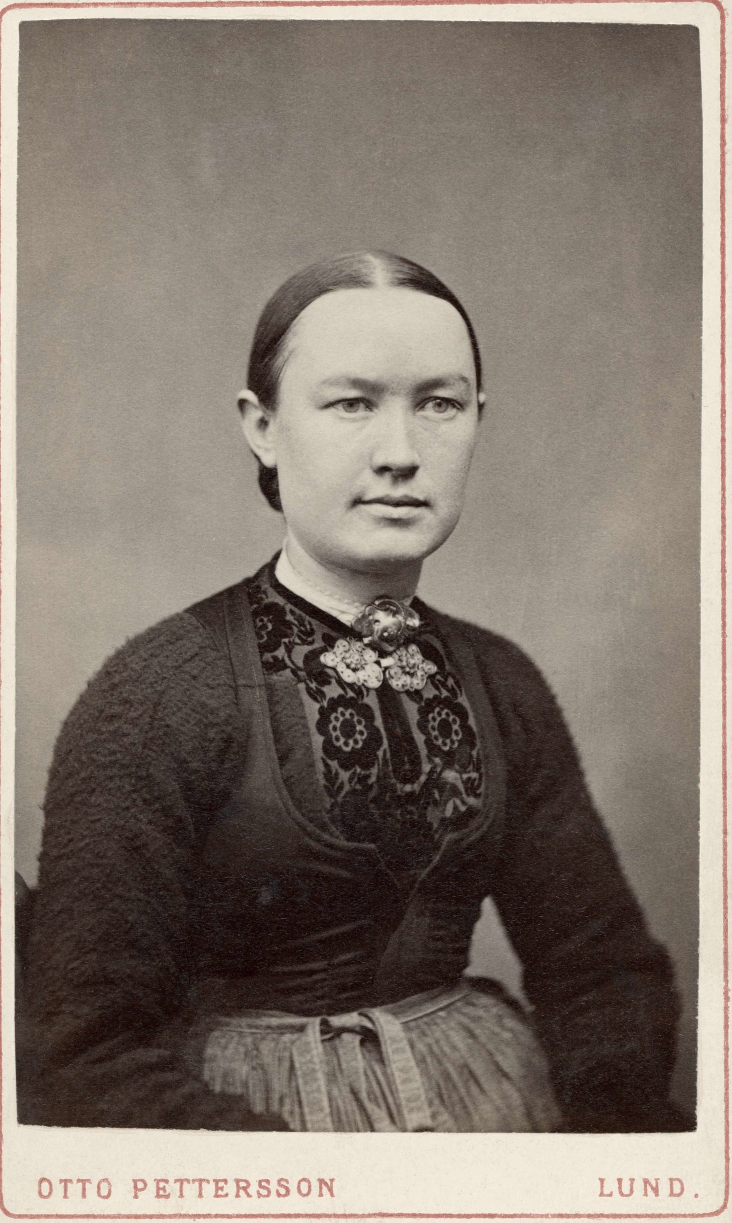 エマニュエル・ホルムバーグ、スウェーデン、1830年。ジョージアン・ソリッドシルバーカラーケープクラスプブローチ