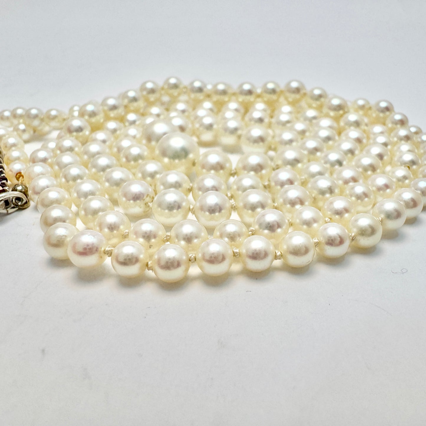 Vintage 39.7in / 101cm Cultured Pearl Silver Garnet Clasp Necklace.