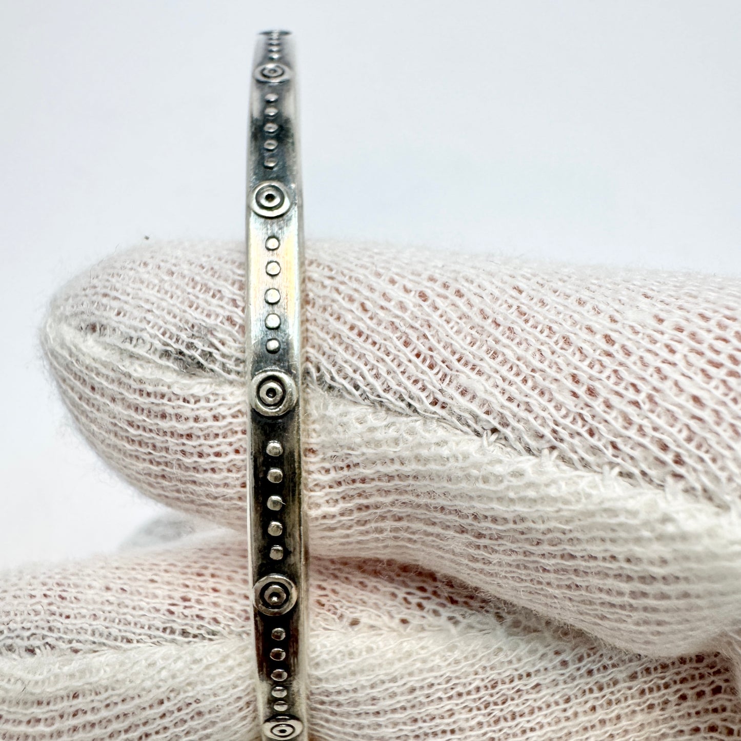 Olli K. Salmi, Kalevala Koru, Finland 1962. Vintage Solid Silver Bangle Bracelet.