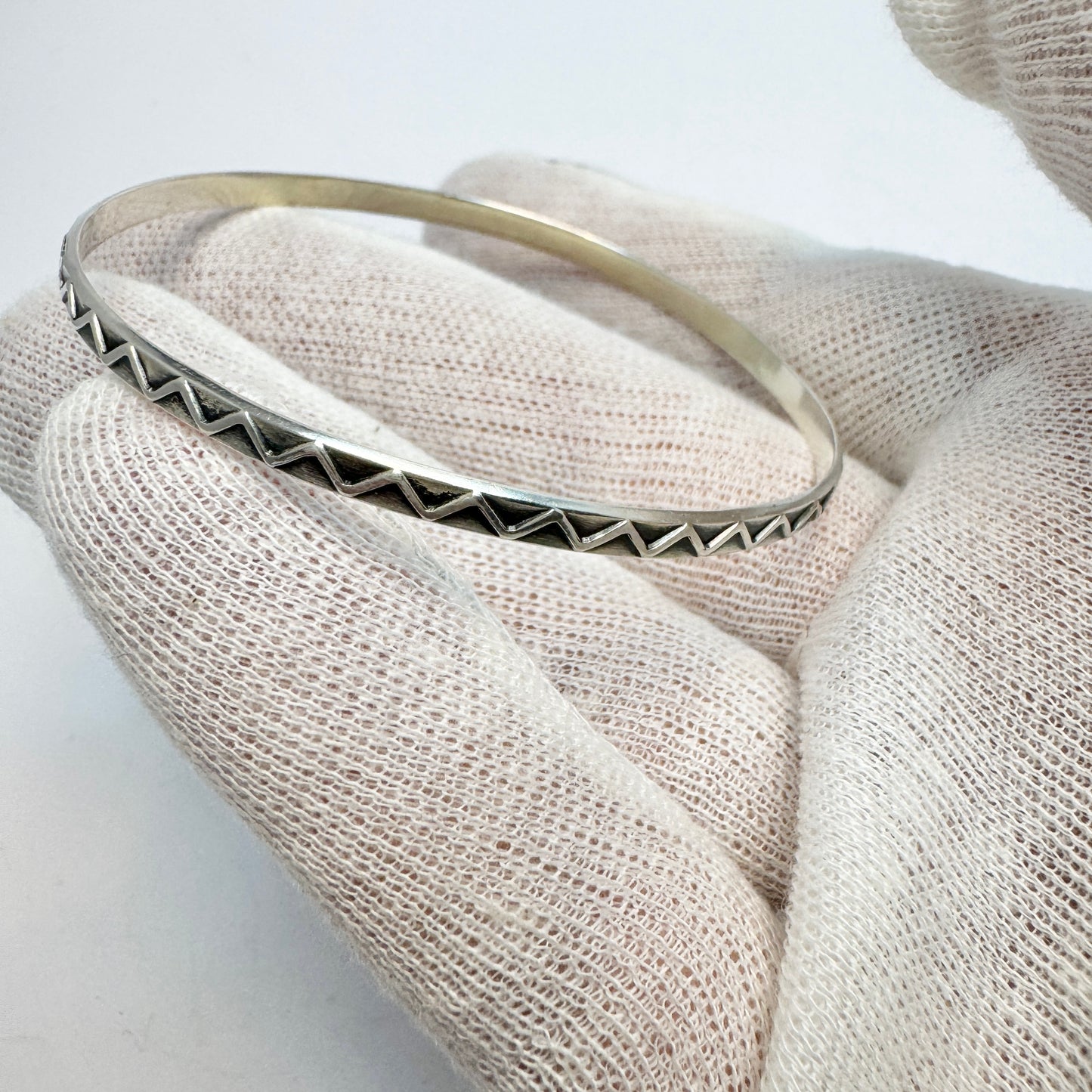 Olli K. Salmi, Finland 1961. Vintage Solid Silver Bangle Bracelet.