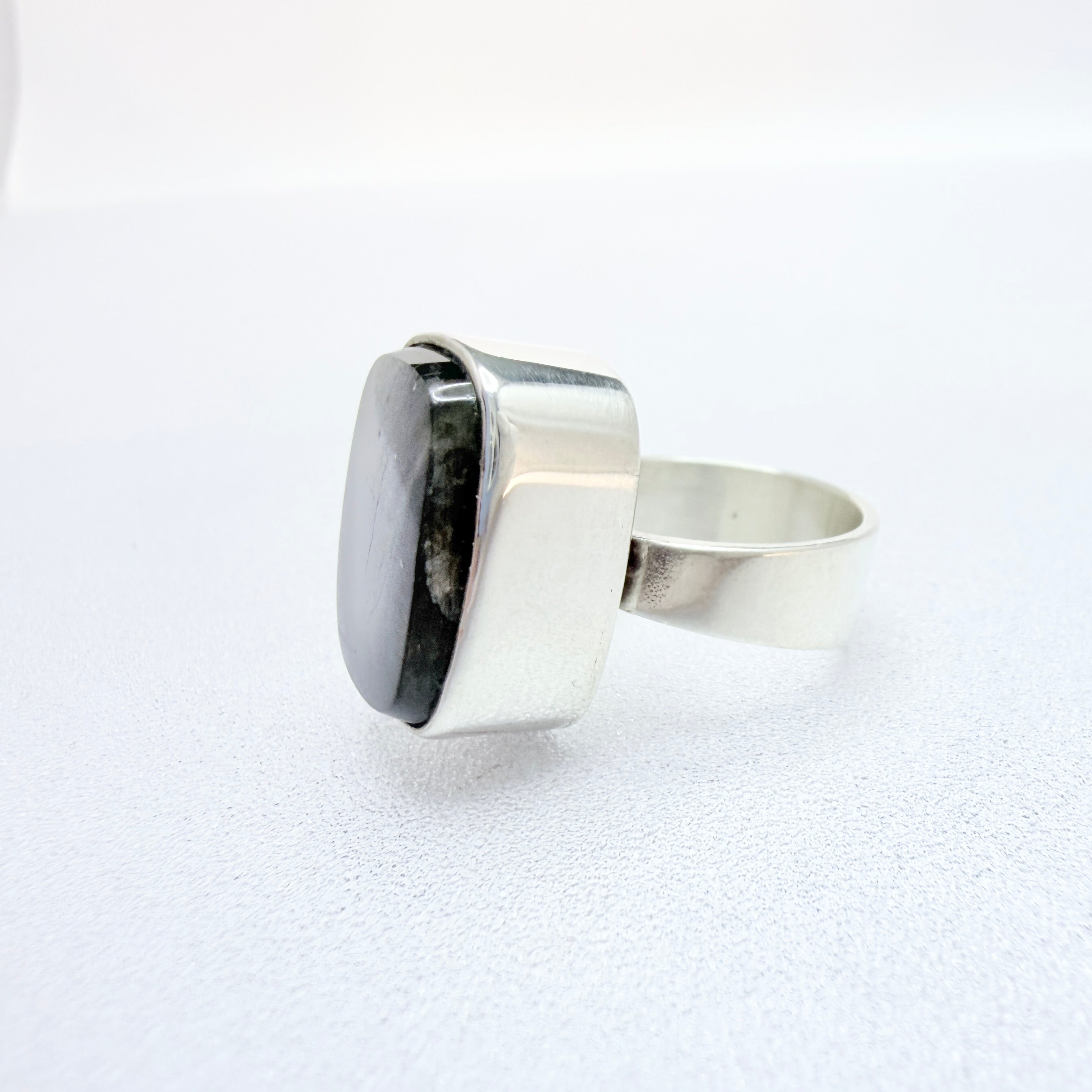 Kalevala Koru, Finland 1964. Vintage Solid Silver Spectrolite Ring