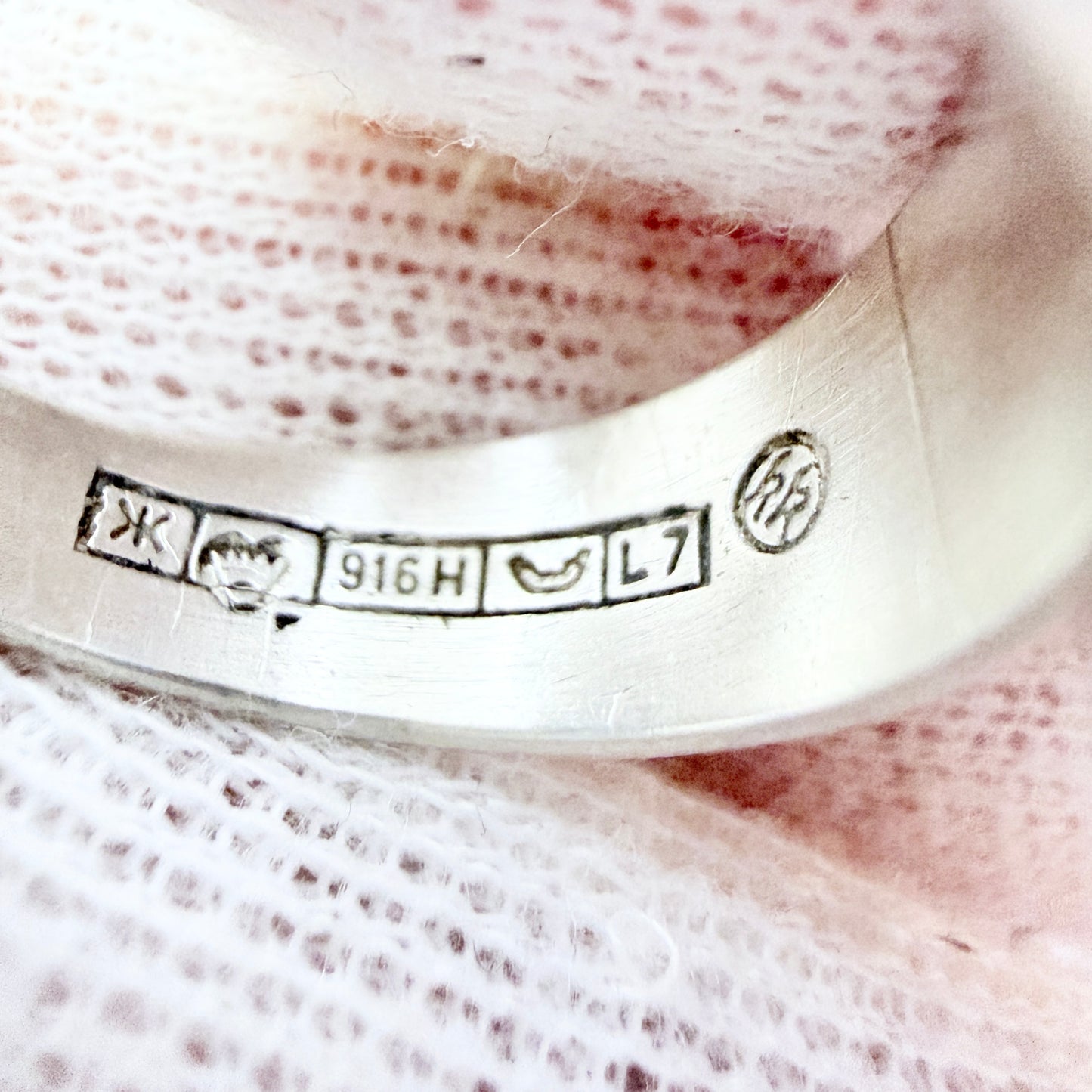 Kalevala Koru, Finland 1964. Vintage Solid Silver Spectrolite Ring.
