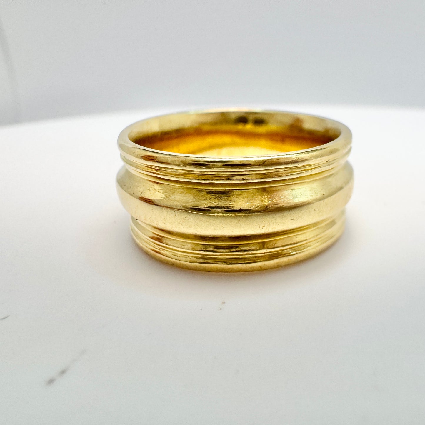 Bengt Hallberg, Sweden. Vintage 18k Gold Viking Copy Female Wedding Band Ring.