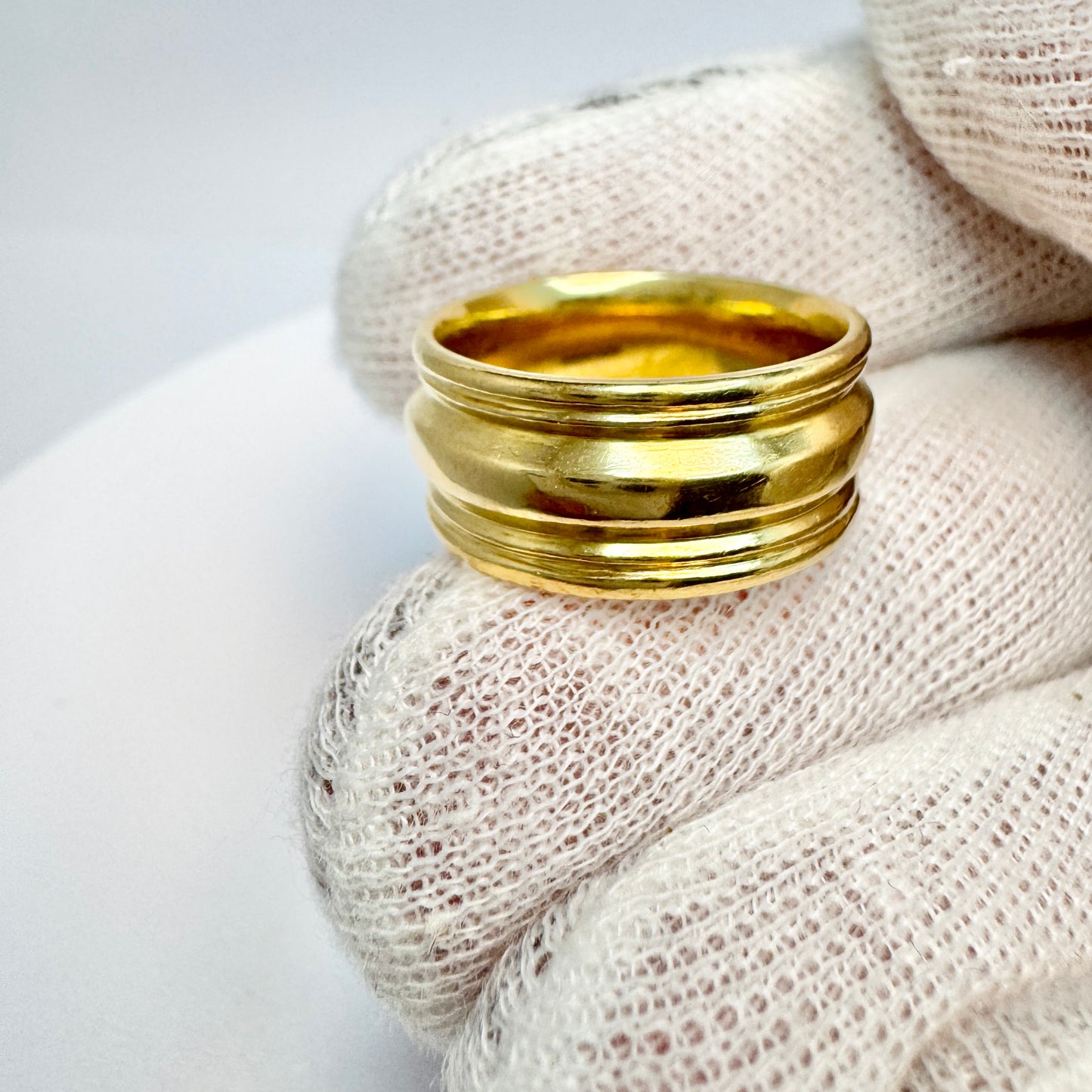 Bengt Hallberg, Sweden. Vintage 18k Gold Viking Copy Female Wedding Band Ring.