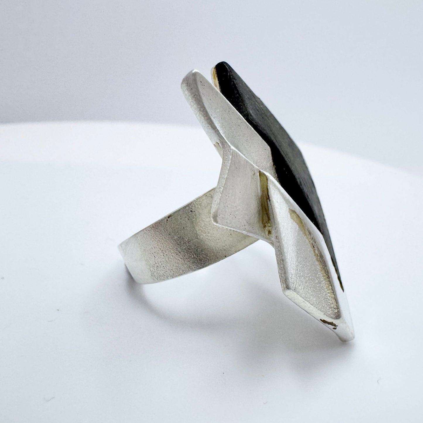 Zoltan Popovits for Lapponia, Finland 1986. Bold Vintage Sterling Silver Ebony Ring