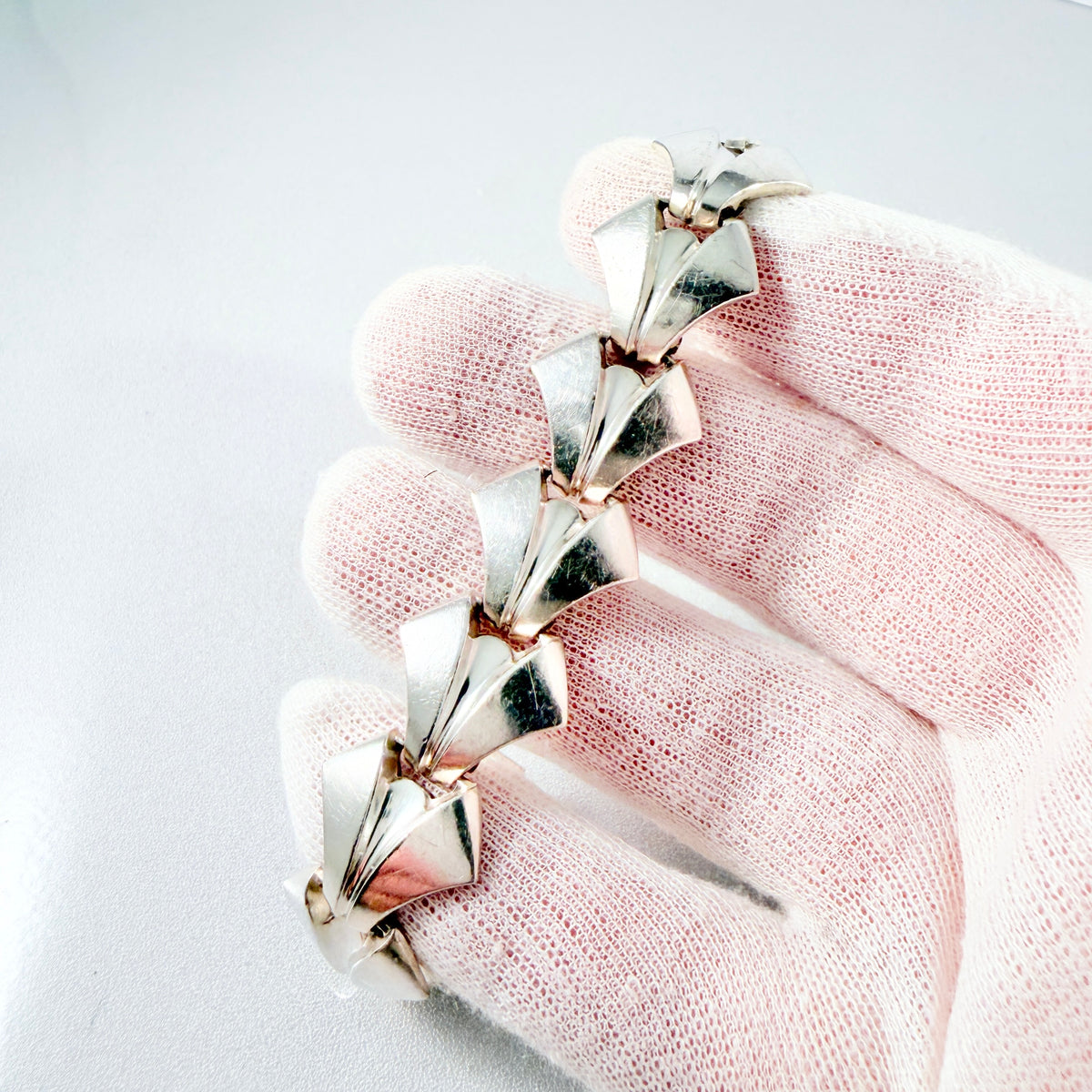 G Dahlgren, Sweden 1961. Chunky Vintage Mid-century Sterling Silver Bracelet.