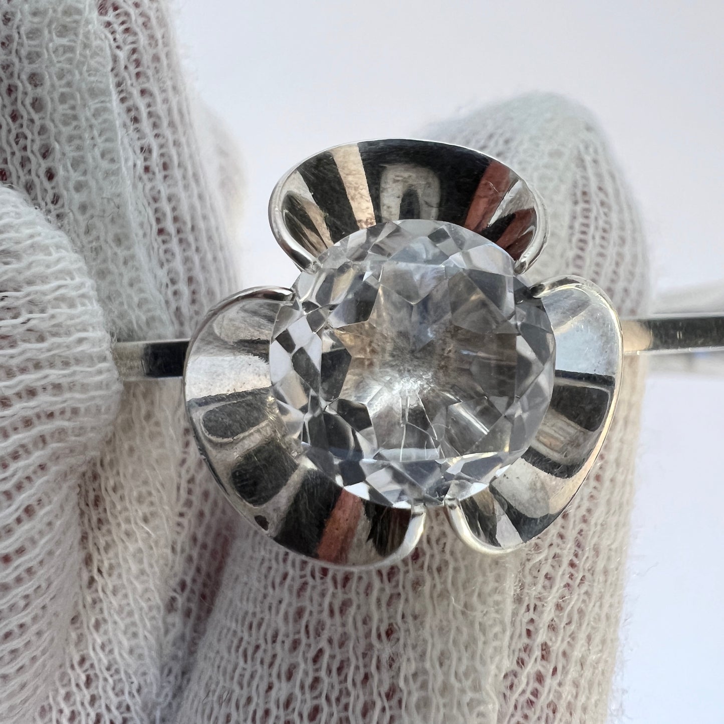 Elis Kauppi, Kupittaan Kulta Finland 1970s Sterling Silver Rock Crystal Hinged Bangle Bracelet.