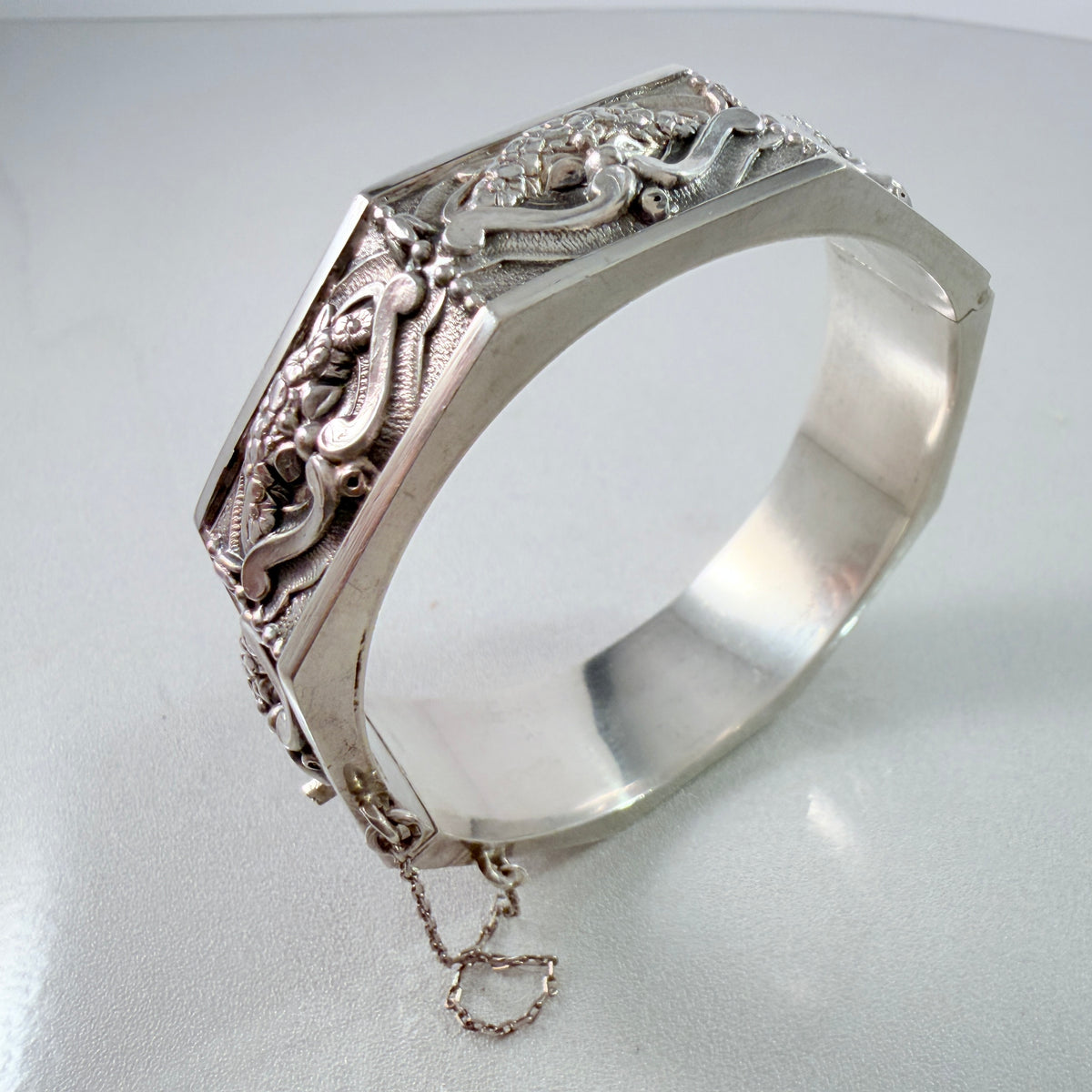 Porto, Portugal ca 1940-50s. Vintage 833 Silver Hinged Bangle Bracelet.