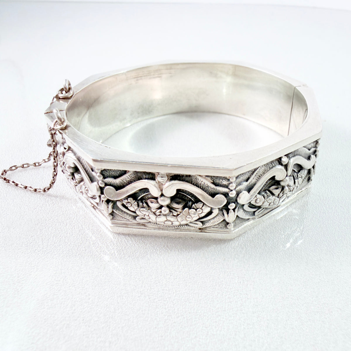 Porto, Portugal ca 1940-50s. Vintage 833 Silver Hinged Bangle Bracelet.