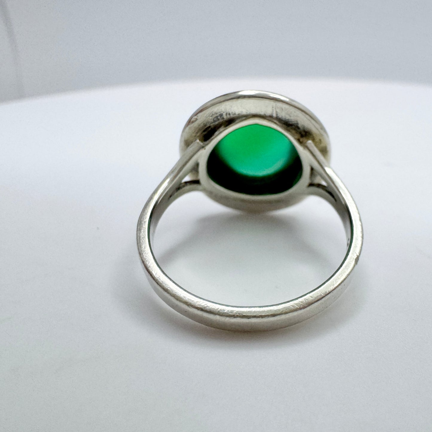 GUSSI, Sweden 1956. Vintage Sterling Silver Chrysoprase Ring.
