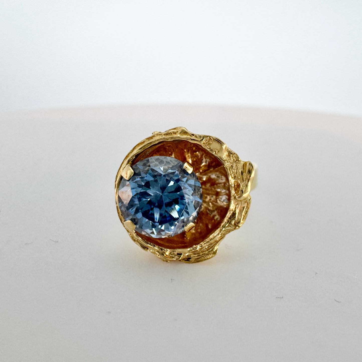 Bengt Hallberg, Sweden 1970. Vintage 18k Gold Blue Spinel Ring.