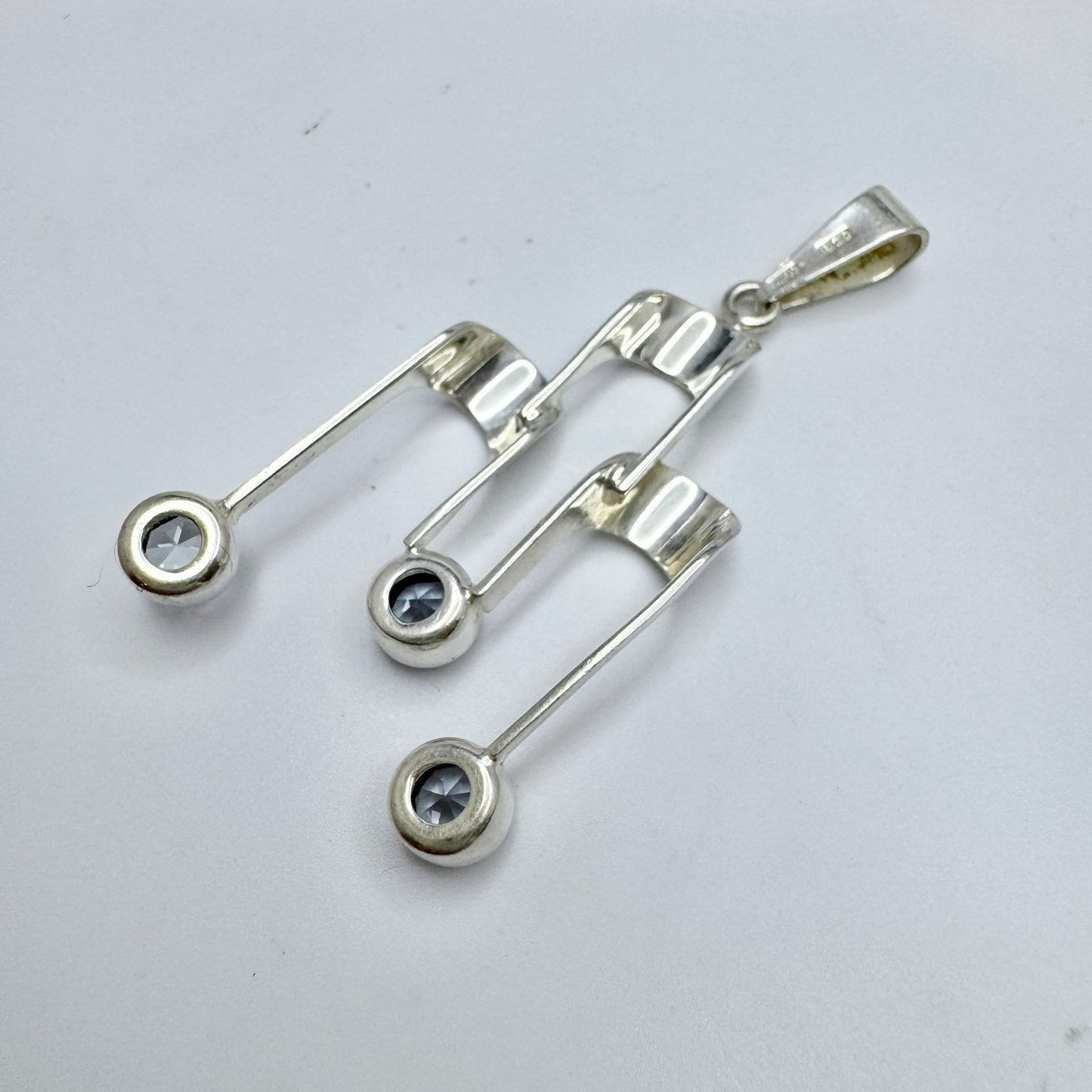 A/K, Finland 1970-80s. Vintage Sterling Silver Synthetic Spinel Pendant.