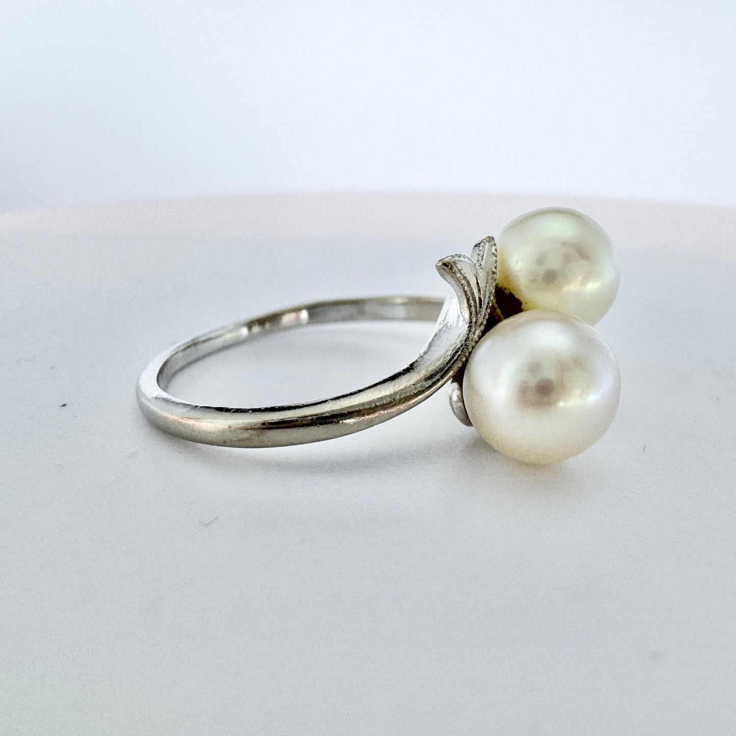 Mikimoto, Japan. Vintage 14k Gold Pearl Bypass Ring.