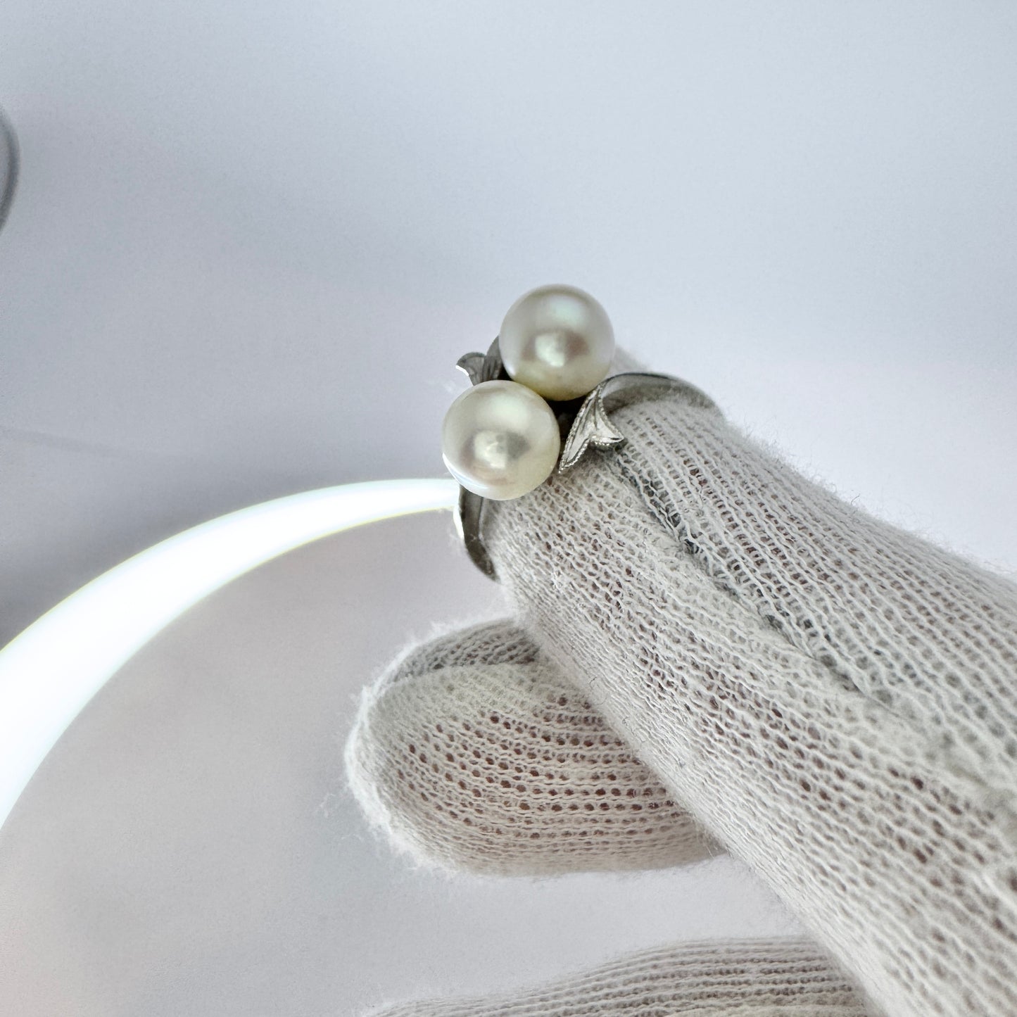 Mikimoto, Japan. Vintage 14k Gold Pearl Bypass Ring.