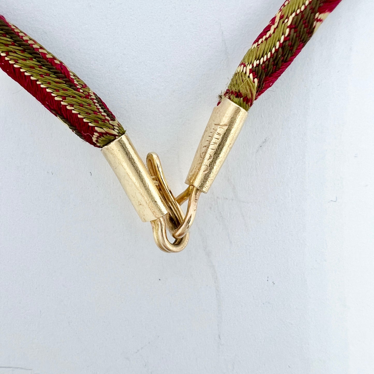 China. Vintage 14k Gold Carved Jade Pendant Necklace.
