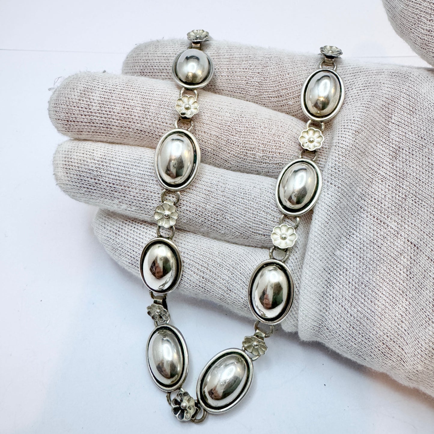 Ove Klarskov, Copenhagen 1930-40s. Vintage Solid Silver Necklace.