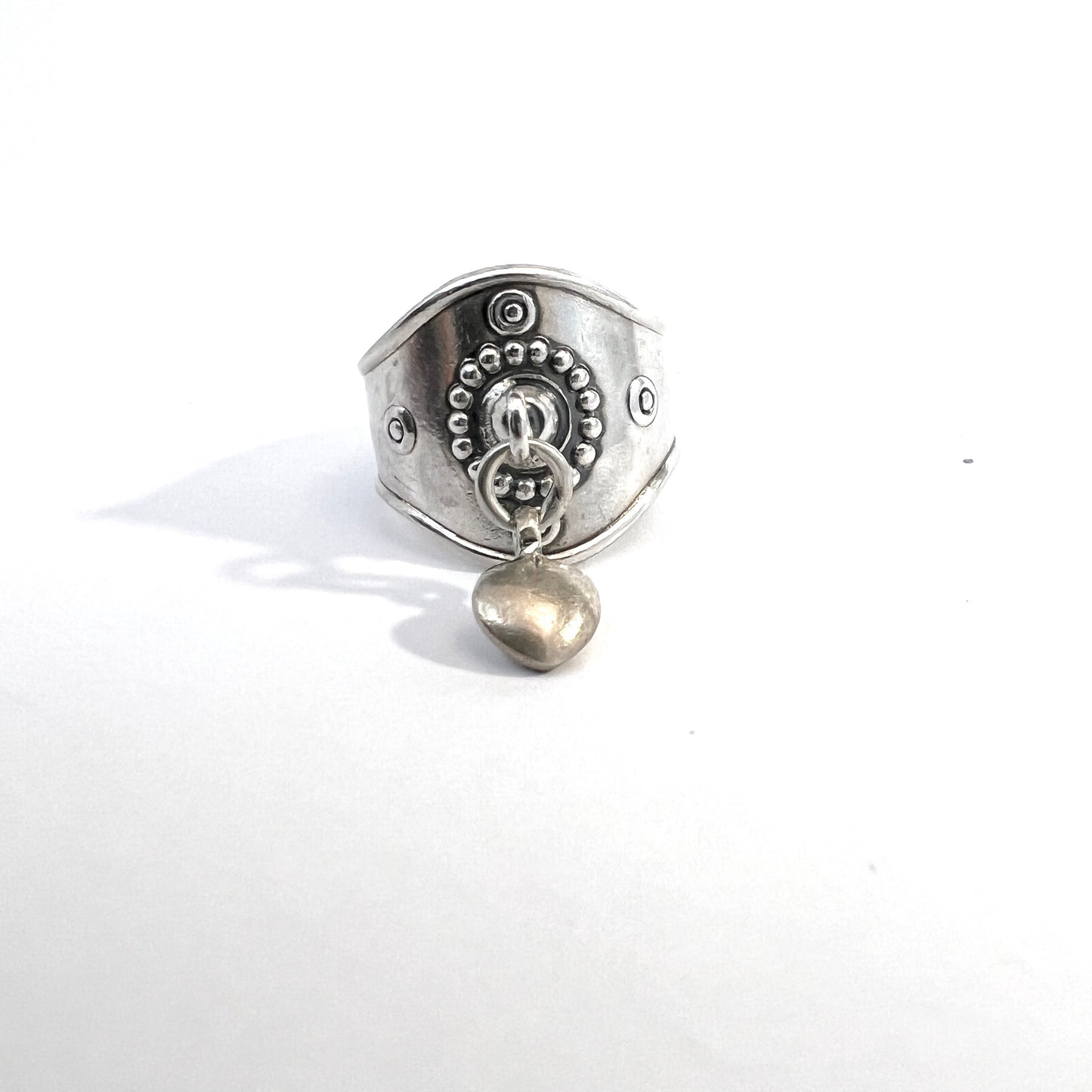 Kalevala Koru, Finland 1965. Vintage Sterling Silver Heart Charm Ring.