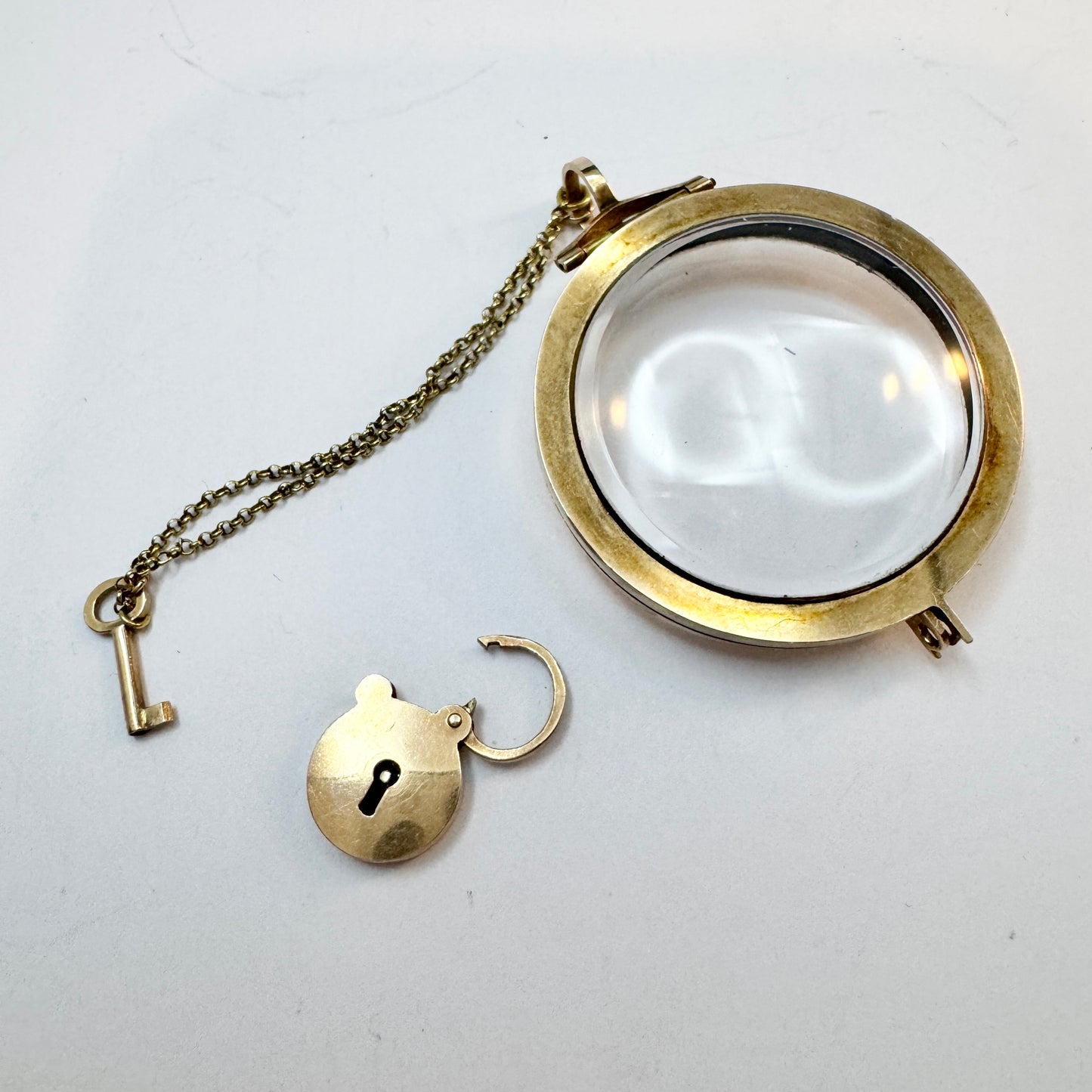 Antique Victorian c 14k Gold Glass Locket Pendant.