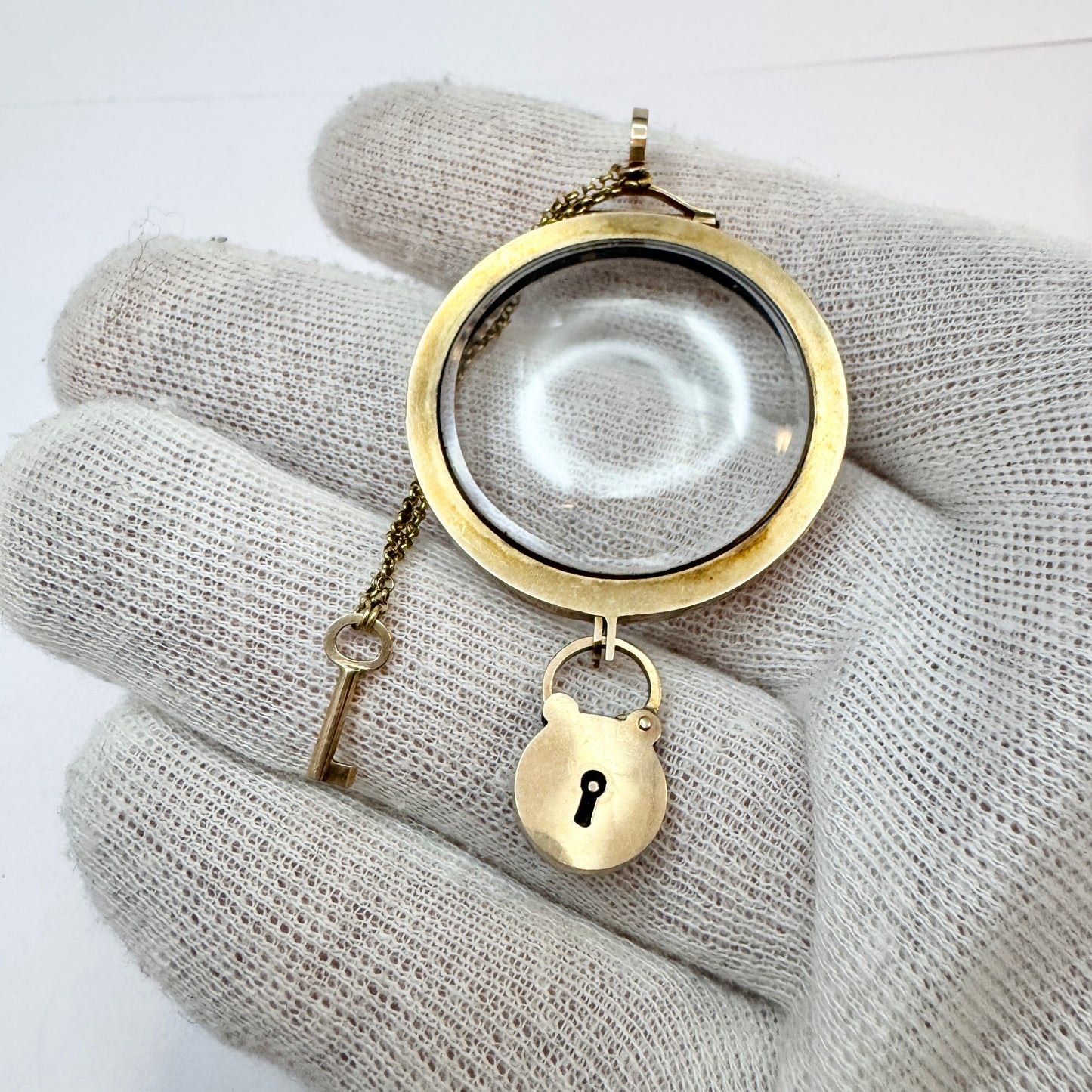 Antique Victorian c 14k Gold Glass Locket Pendant.