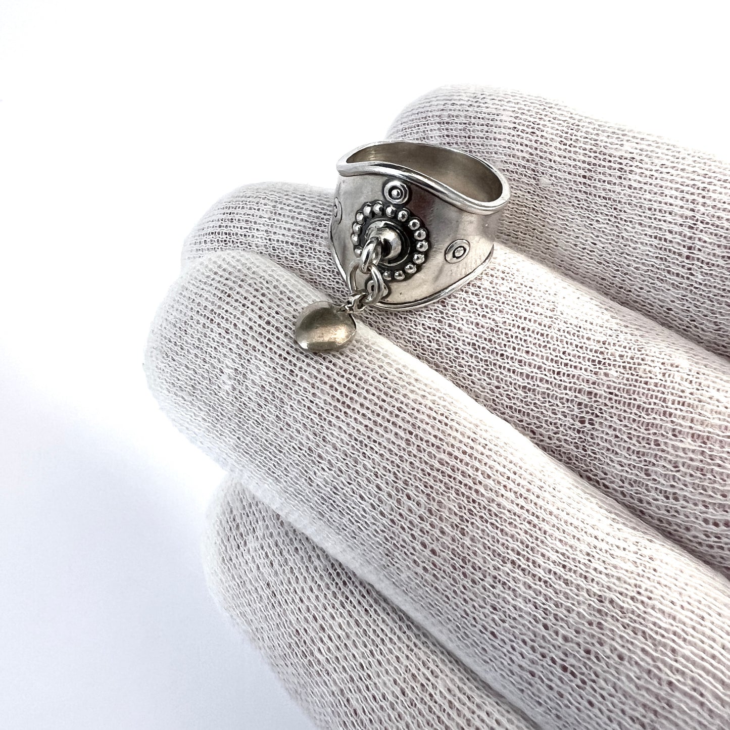 Kalevala Koru, Finland 1965. Vintage Sterling Silver Heart Charm Ring.