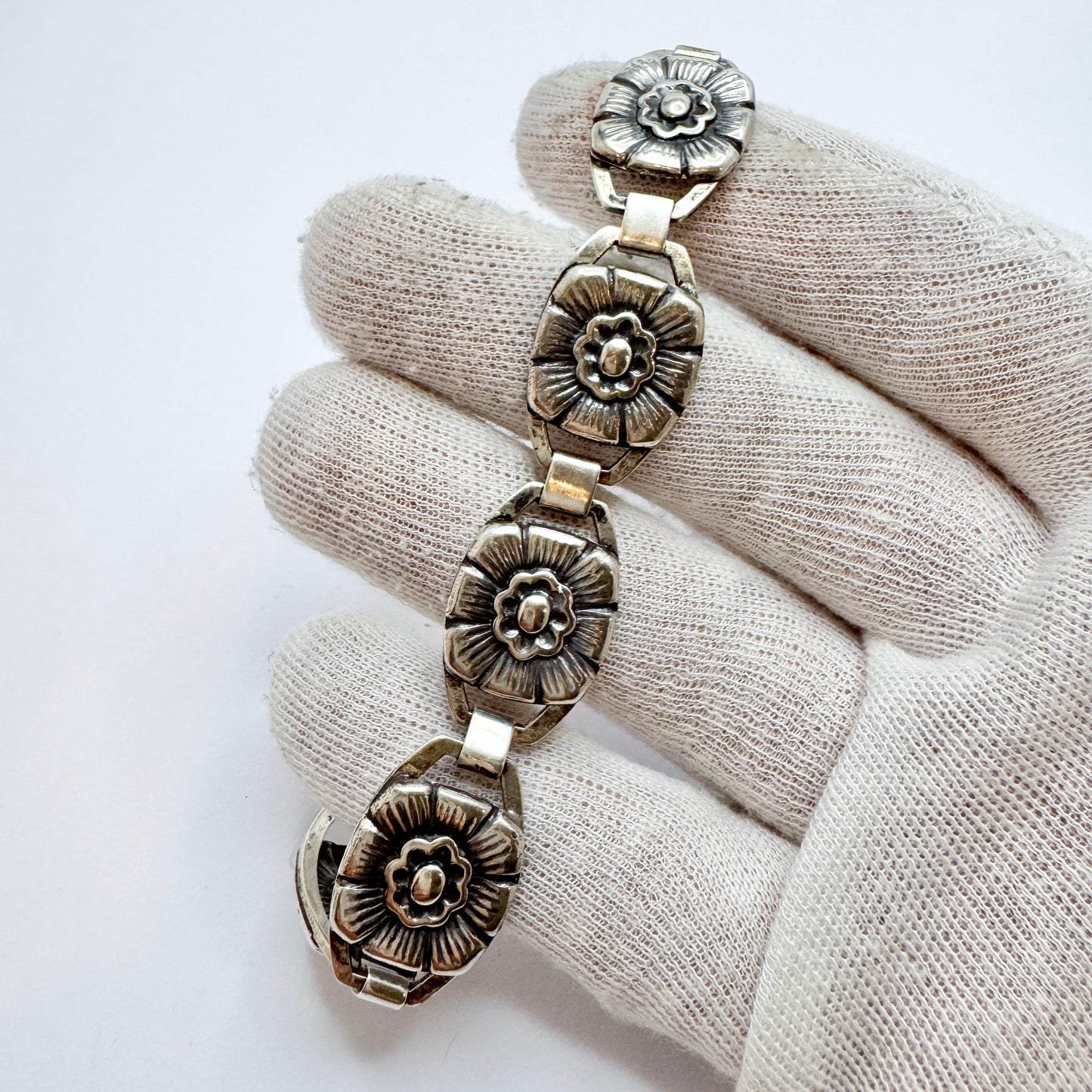 Svedboms, Sweden 1952. Vintage Solid Silver Flower Bracelet.