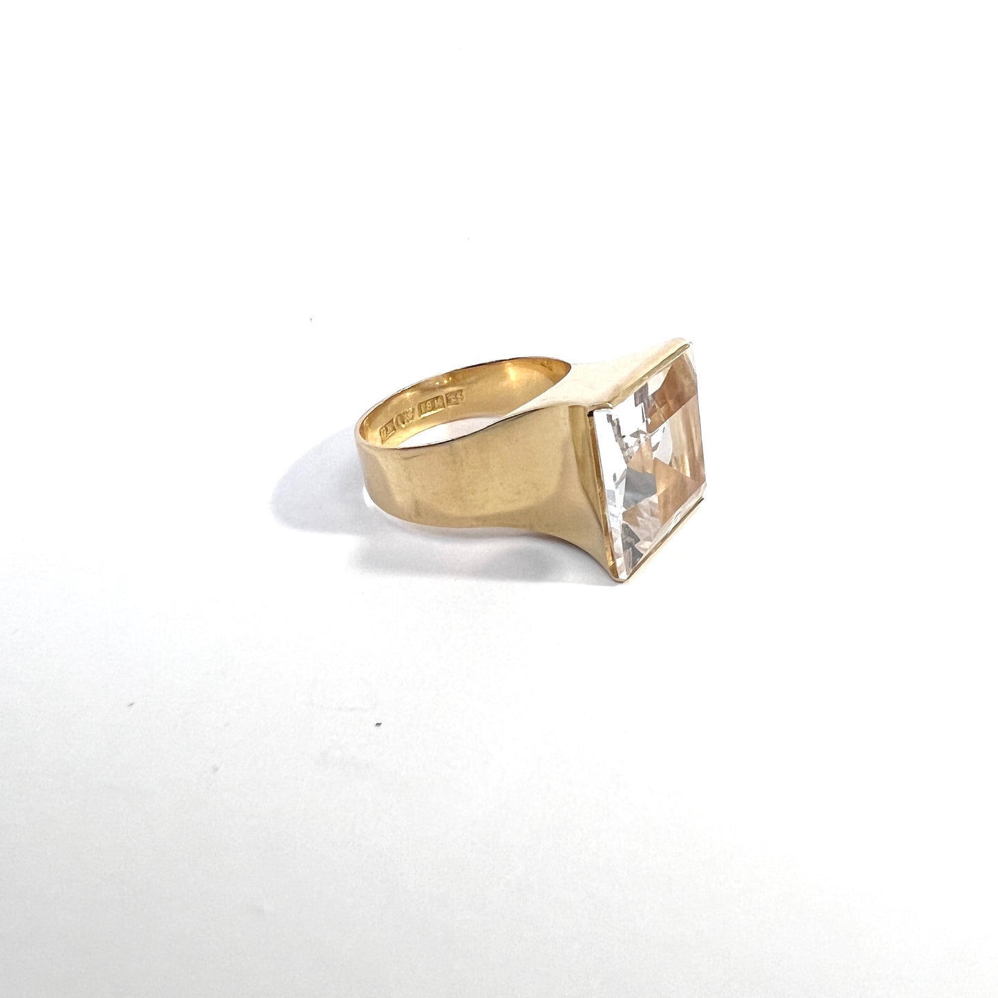 Kaplan, Sweden 1969. Vintage Modernist 18k Gold Rock Crystal Ring