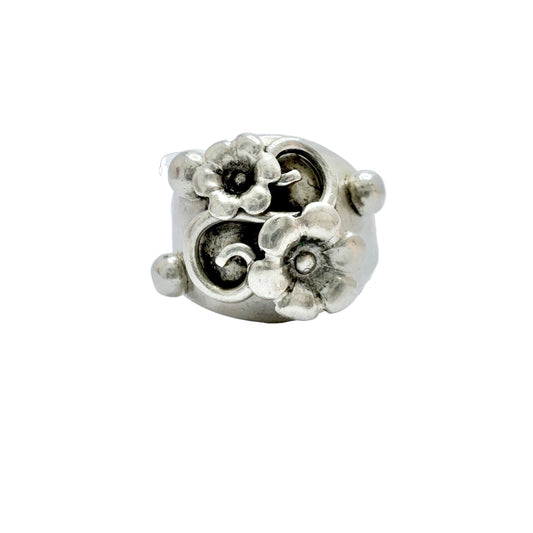 Kaplan, Sweden 1954. Vintage Solid Silver Flower Ring.