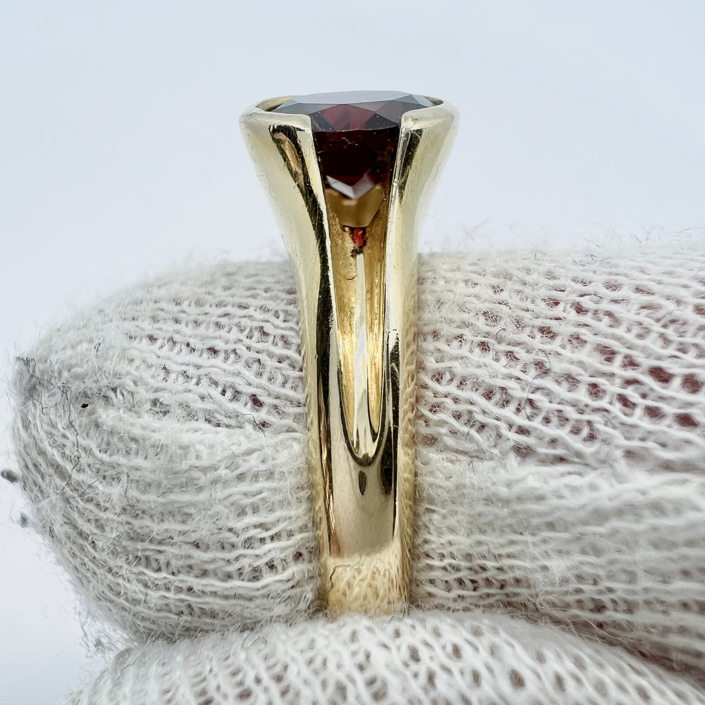 Vintage 14k Gold Garnet Ring. Makers Mark.