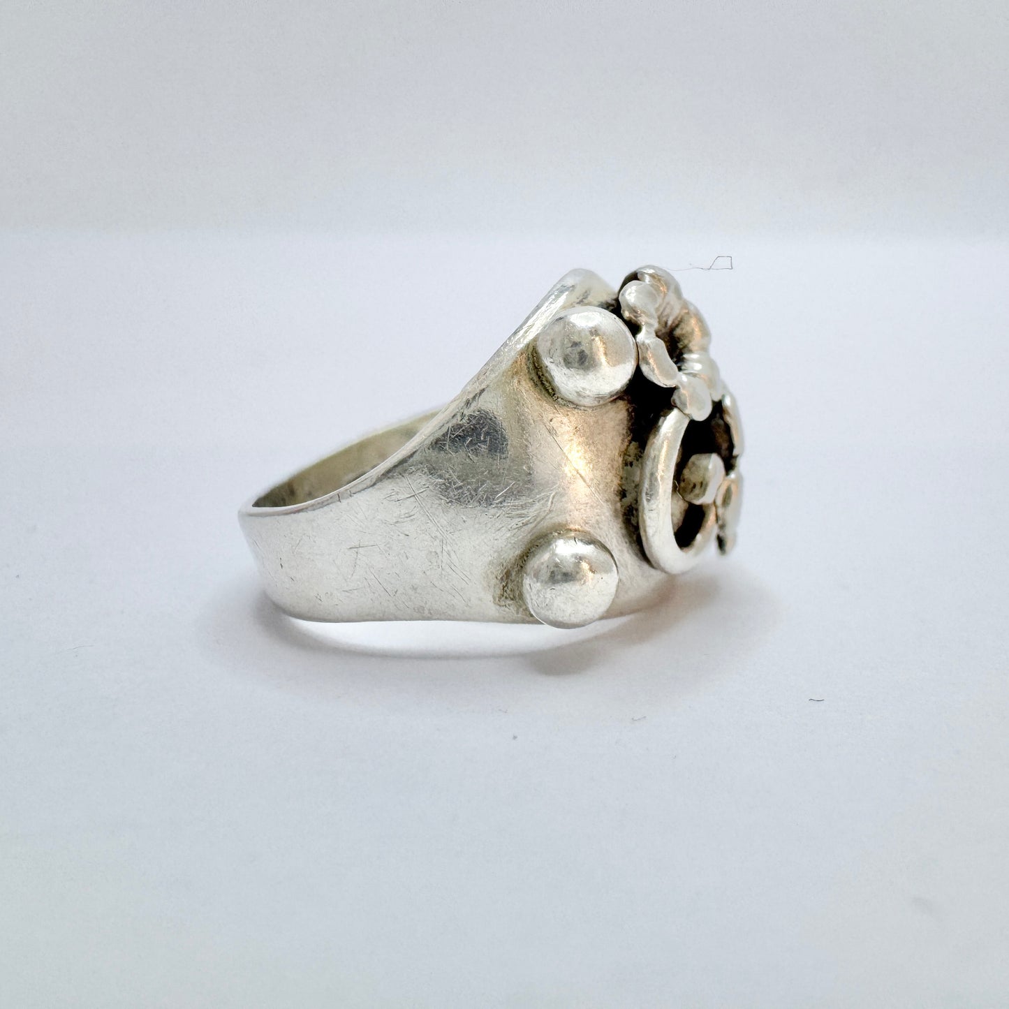 Kaplan, Sweden 1954. Vintage Solid Silver Flower Ring.