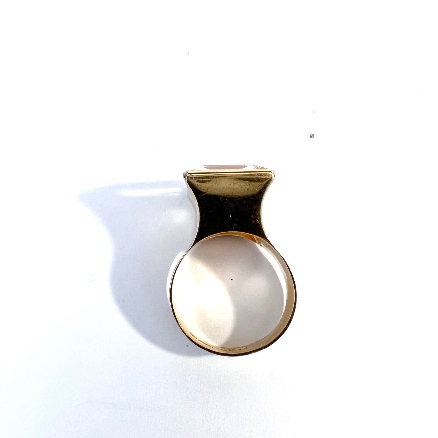 Kaplan, Sweden 1969. Vintage Modernist 18k Gold Rock Crystal Ring