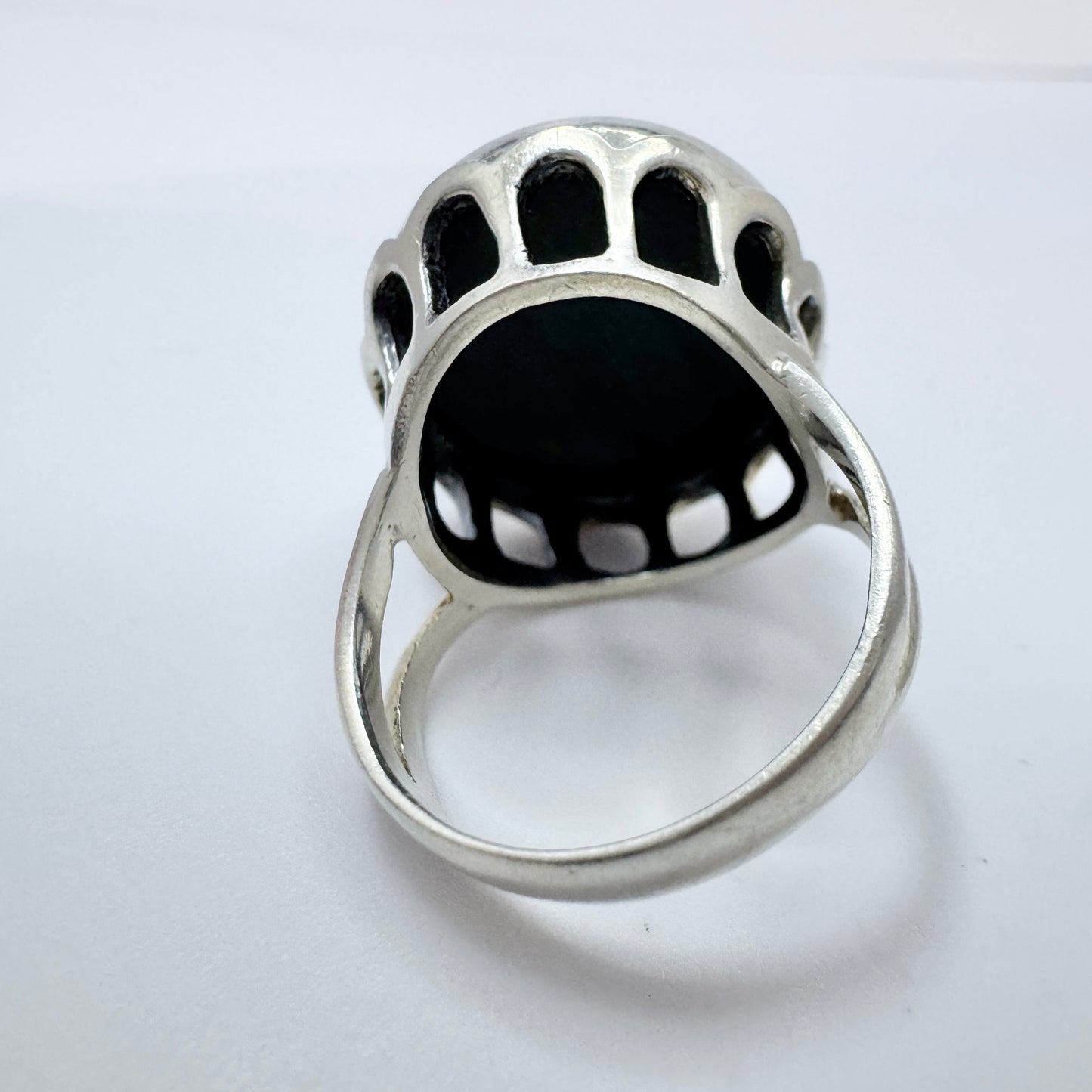 Erik Granit, Finland 1968. Vintage Solid Silver Spectrolite Ring.