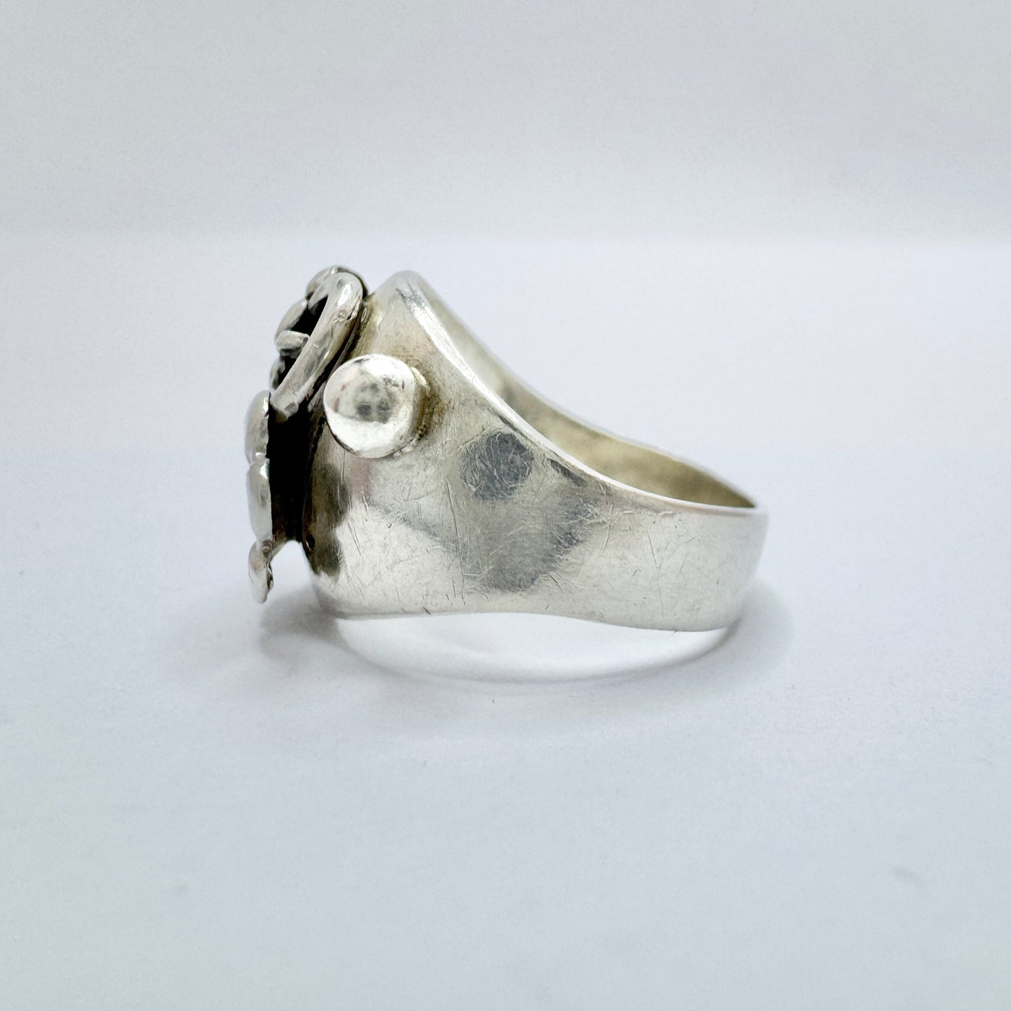 Kaplan, Sweden 1954. Vintage Solid Silver Flower Ring.