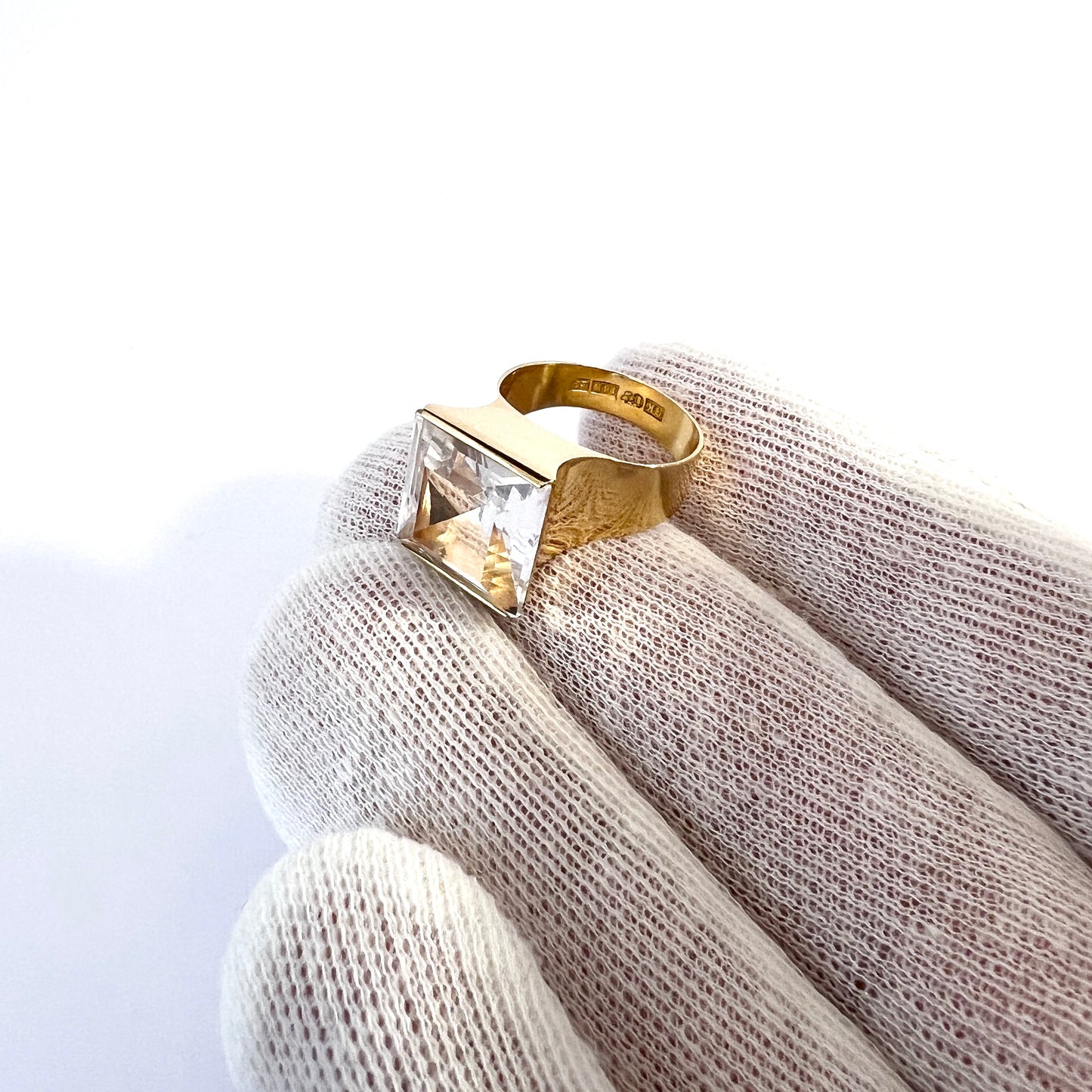 Kaplan, Sweden 1969. Vintage Modernist 18k Gold Rock Crystal Ring